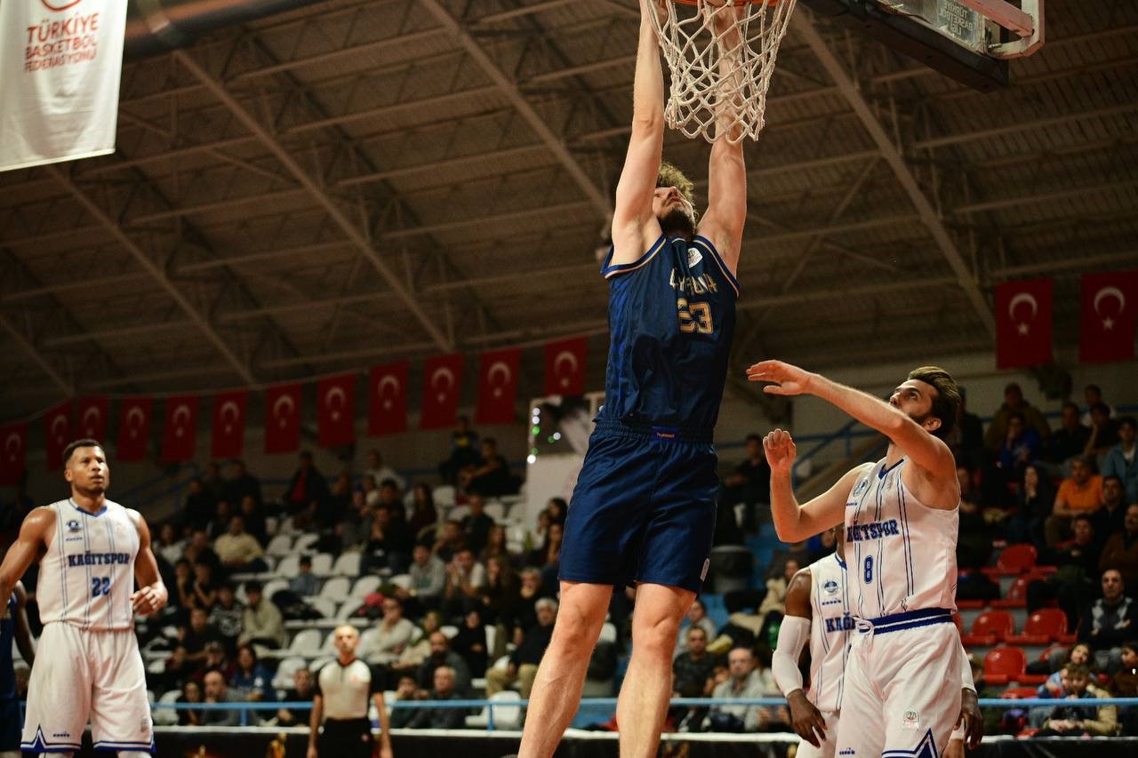 cayirova-belediyesi-kagitsporu-maglup-etti