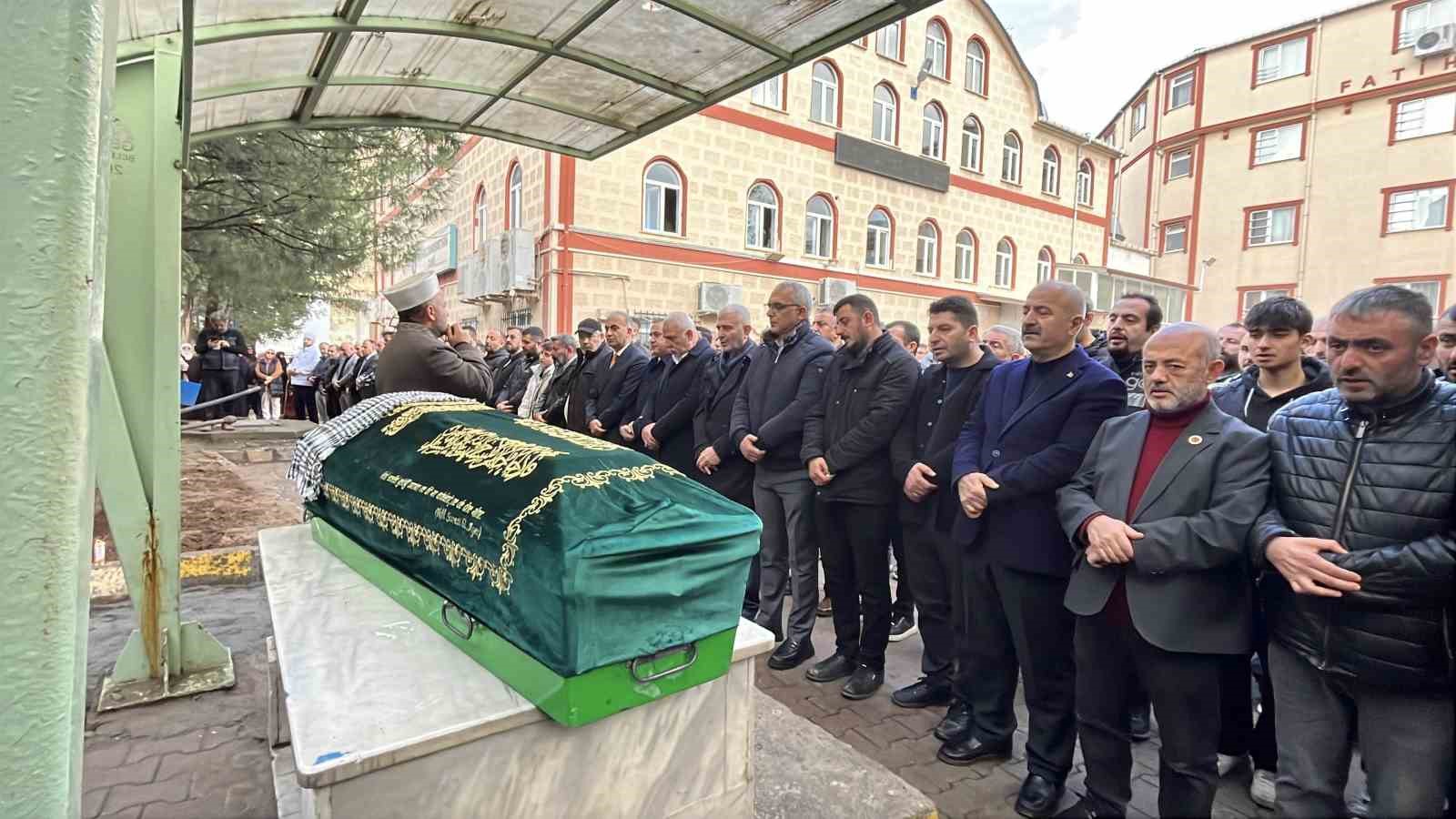 kazada-olen-mirac-islam-gozyaslariyla-defnedildi