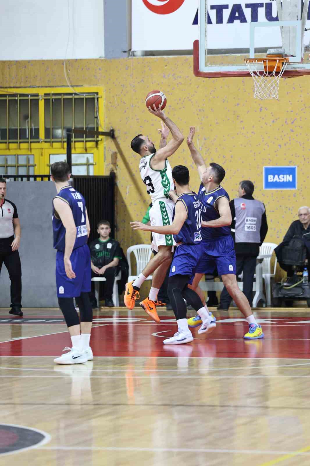 sakarya-buyuksehir-basketbol-namaglup-serisini-9-maca-cikardi