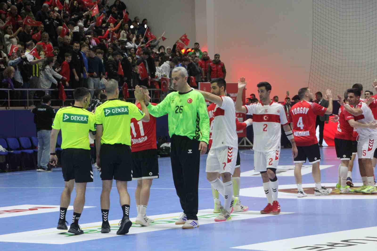a-milli-erkek-hentbol-takimi-bulgaristani-38-29-maglup-etti