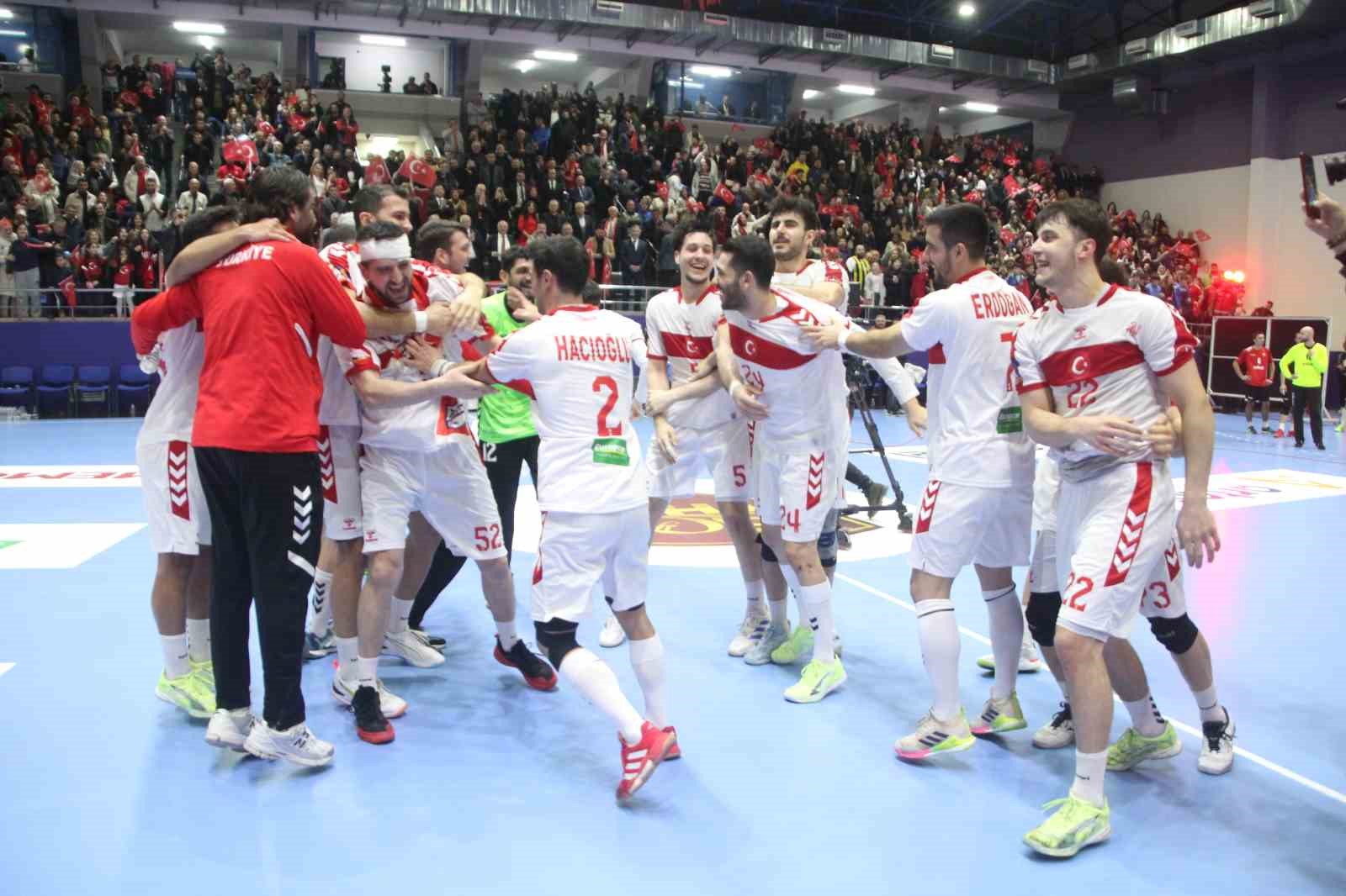 a-milli-erkek-hentbol-takimi-bulgaristani-38-29-maglup-etti