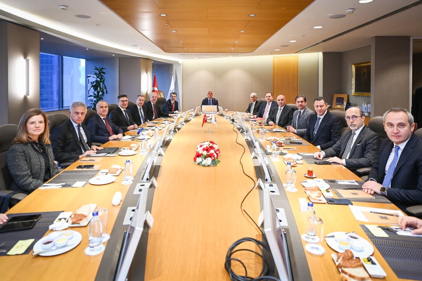 bakan-ersoy-bolgesel-krizlere-ragmen-turizm-sektorunde-guclu-bir-performans-ortaya-koyduk