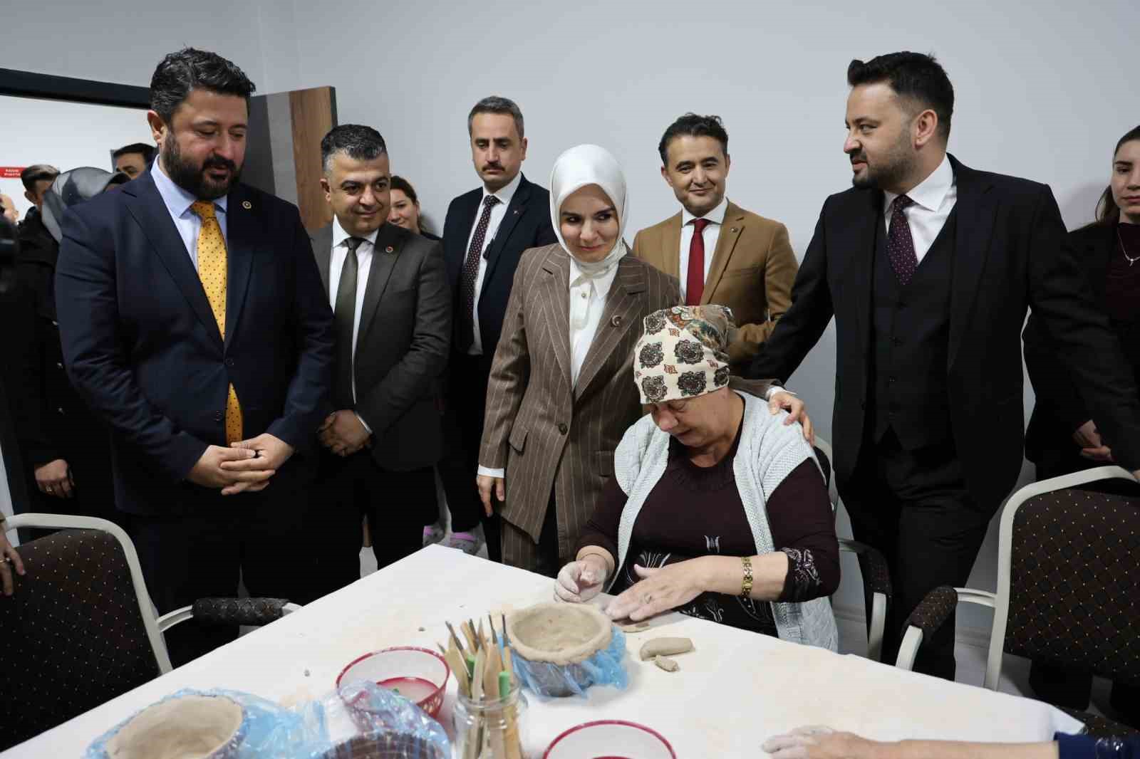 bakan-goktas-yaslilara-yonelik-hizmetleri-butuncul-bir-yaklasimla-surduruyoruz