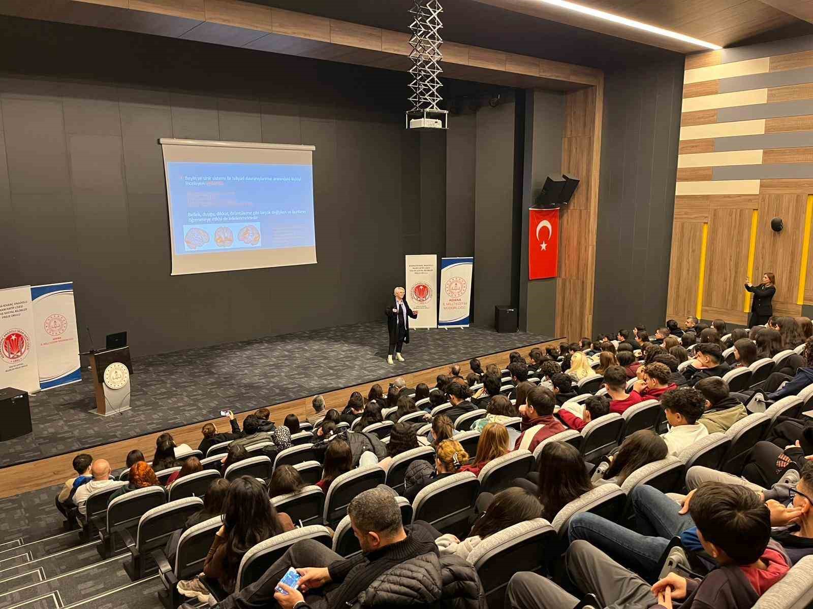 biruni-universitesi-yokun-bilim-kafe-etkinlikleriyle-6-ilde-genclerle-bulustu