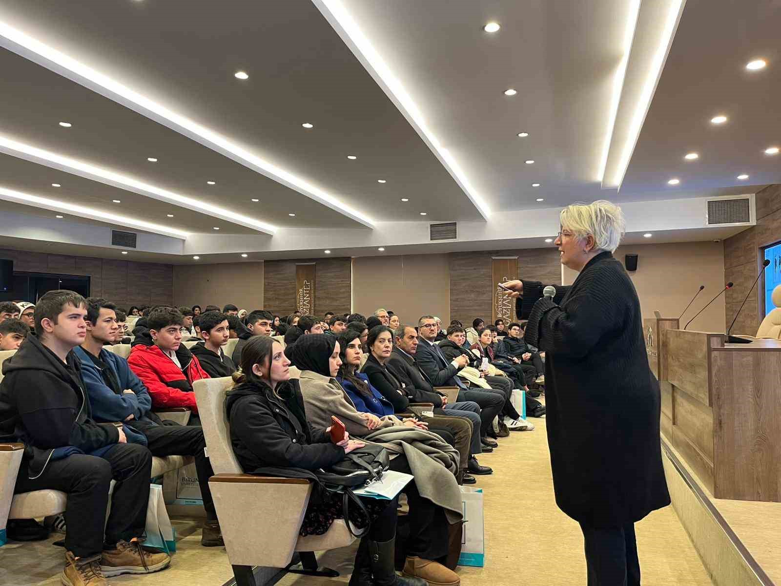 biruni-universitesi-yokun-bilim-kafe-etkinlikleriyle-6-ilde-genclerle-bulustu