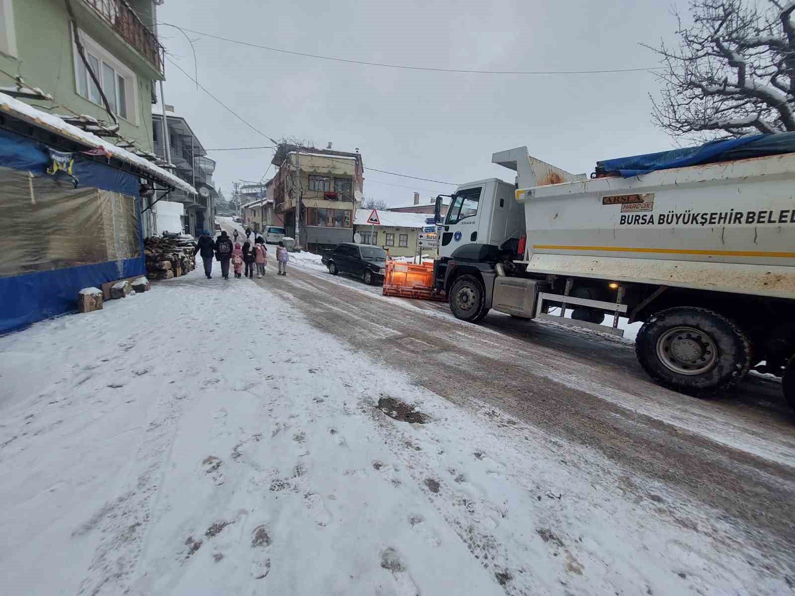bursa-buyuksehirde-kis-mesaisi-suruyor