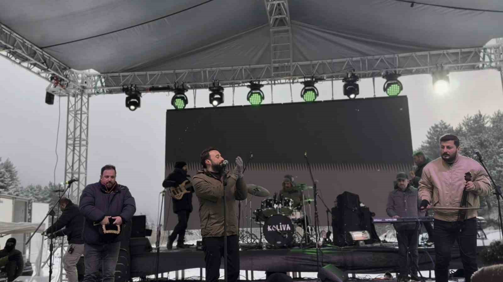 bursada-kis-festivaline-yogun-katilim-trafigi-felc-etti