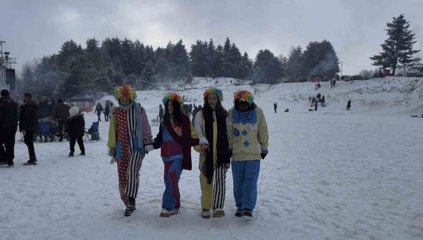 bursada-kis-festivaline-yogun-katilim-trafigi-felc-etti