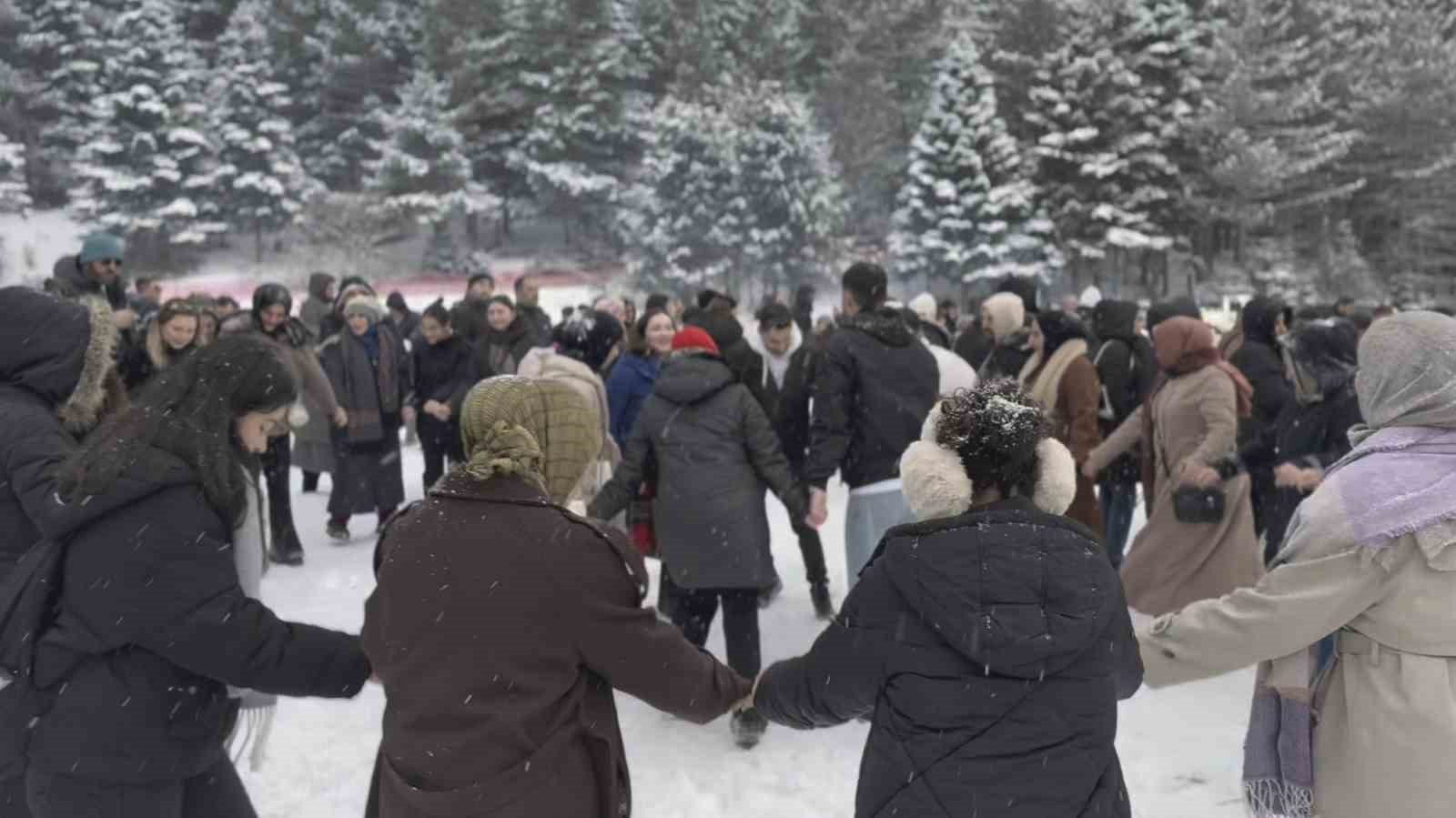 bursada-kis-festivaline-yogun-katilim-trafigi-felc-etti