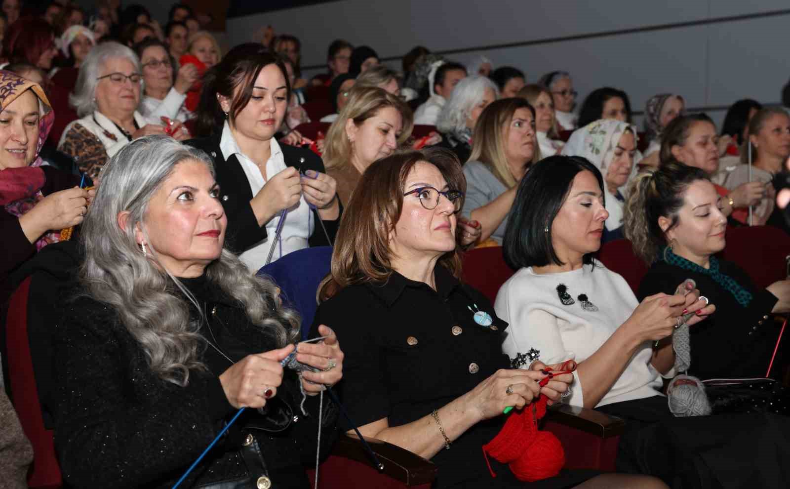 bursada-yuzlerce-kadin-ayni-anda-iyilik-icin-ilmek-atti