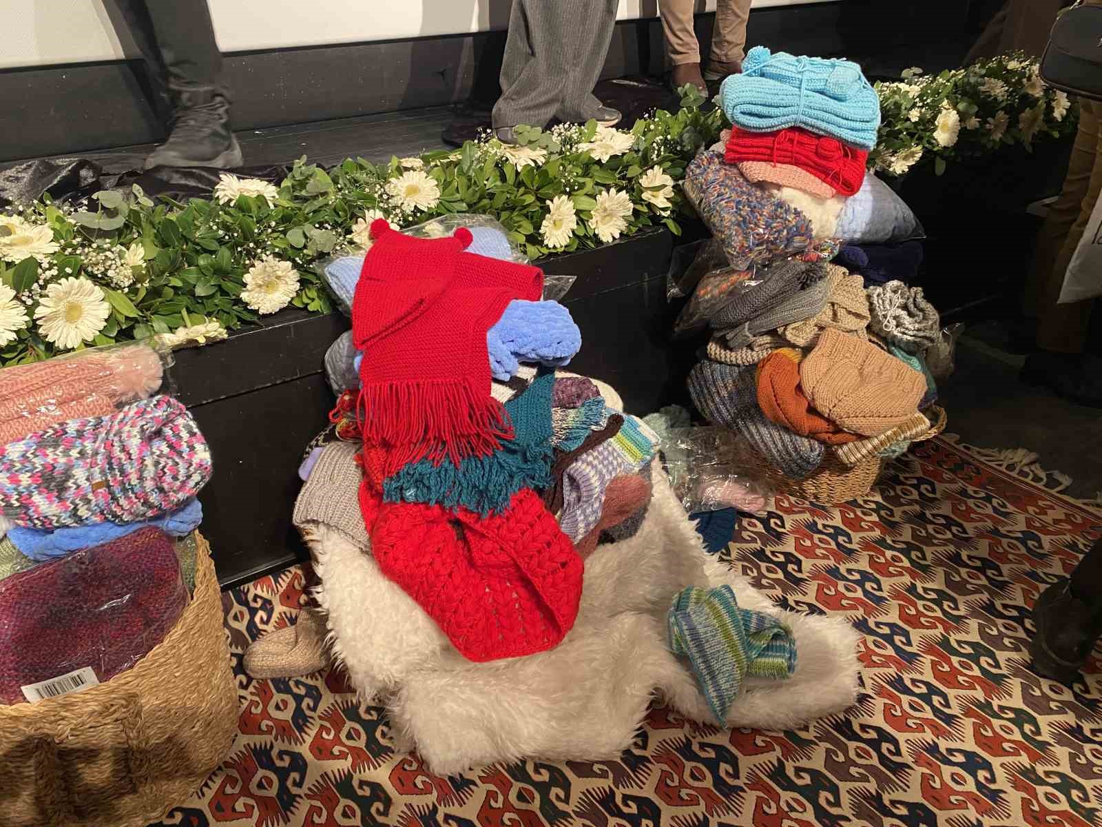 bursada-yuzlerce-kadin-ayni-anda-iyilik-icin-ilmek-atti