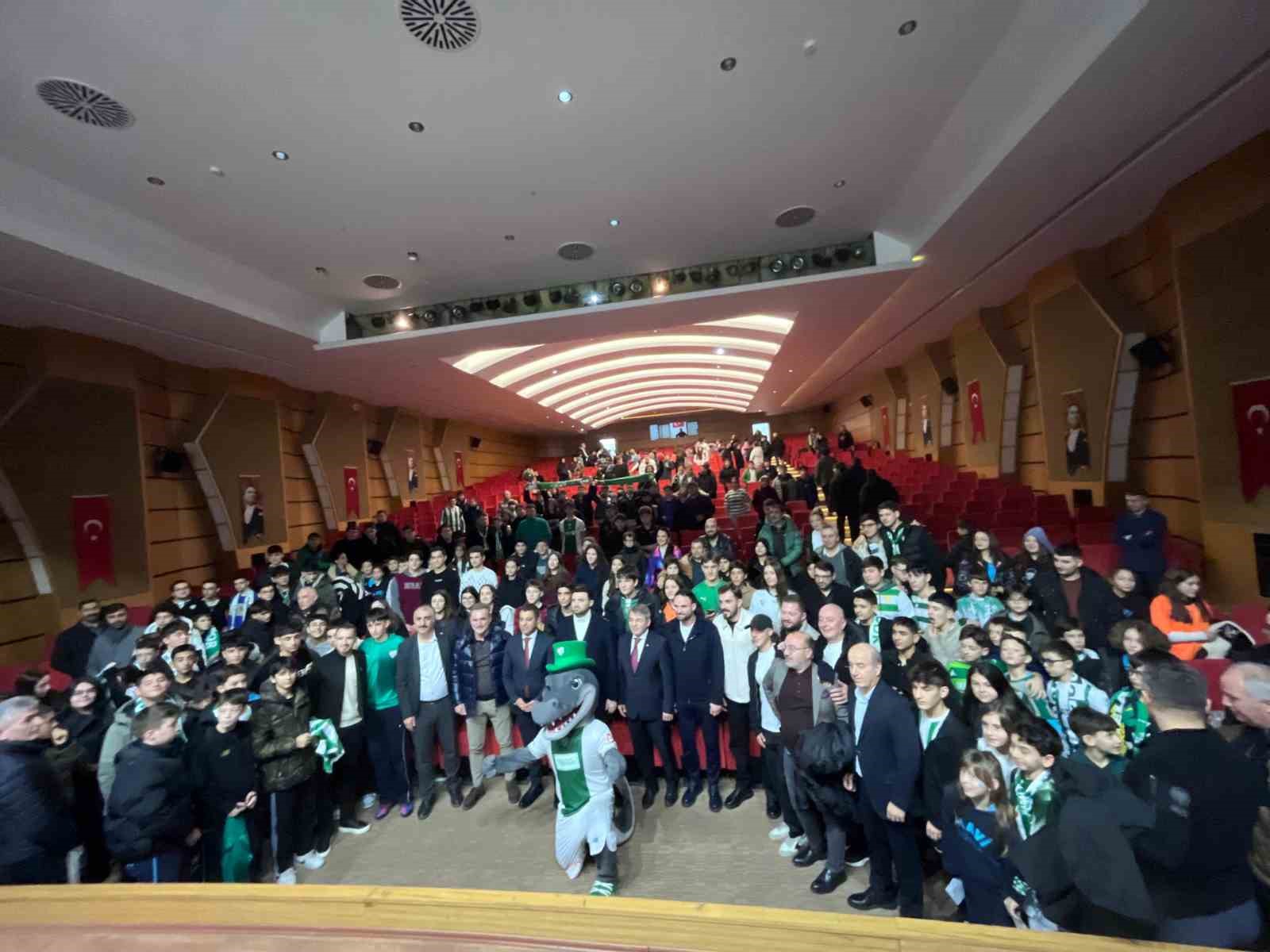 bursaspor-mudanyada-ogrencilerle-bulustu