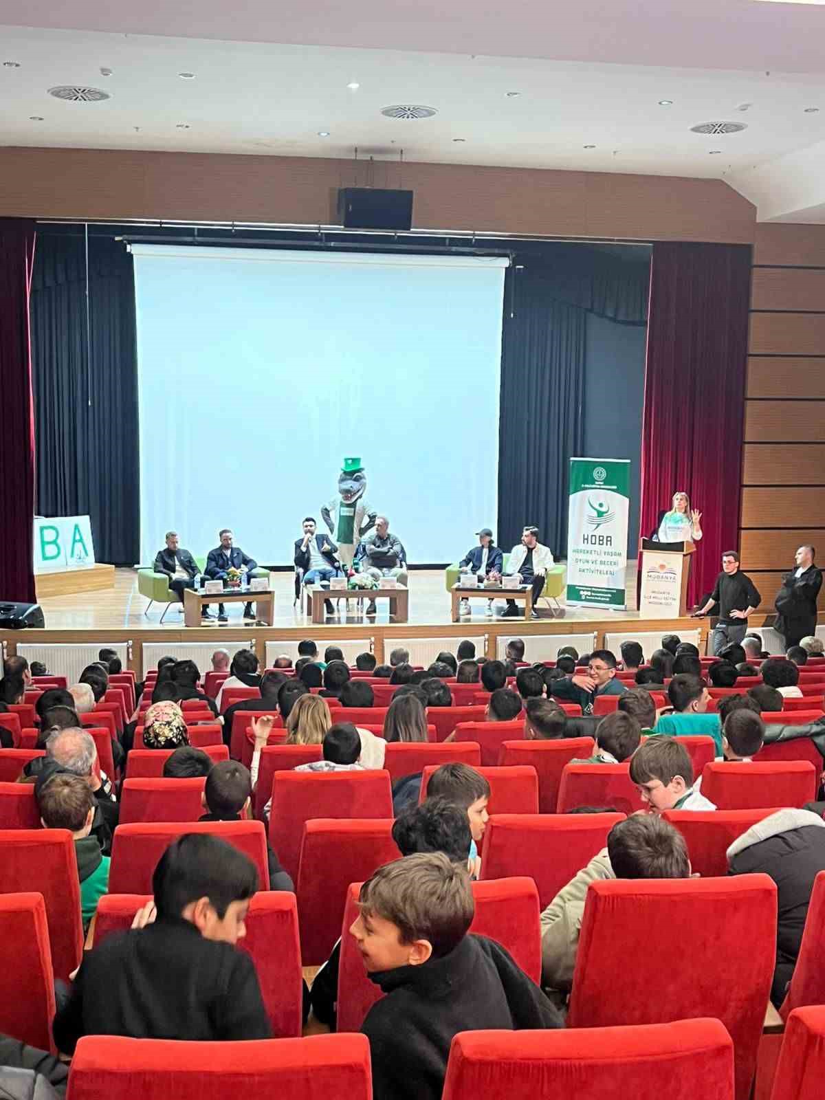 bursaspor-mudanyada-ogrencilerle-bulustu