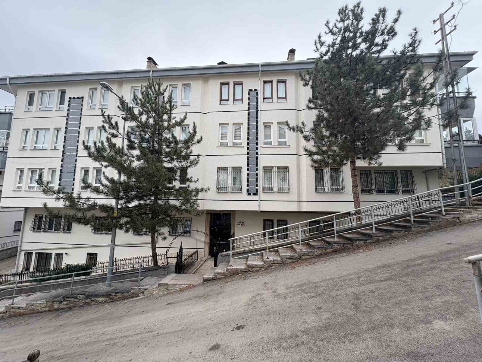 cankayada-cokme-olusan-apartmanda-yasayanlar-tedbir-amacli-tahliye-edildi