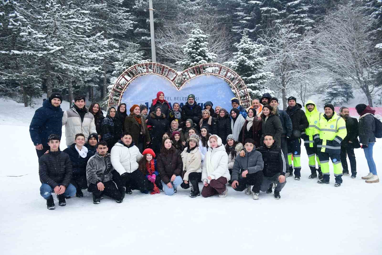 cocuklara-karne-hediyesi-kar-festivali