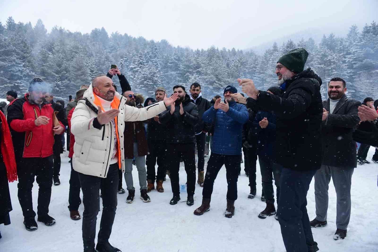 cocuklara-karne-hediyesi-kar-festivali