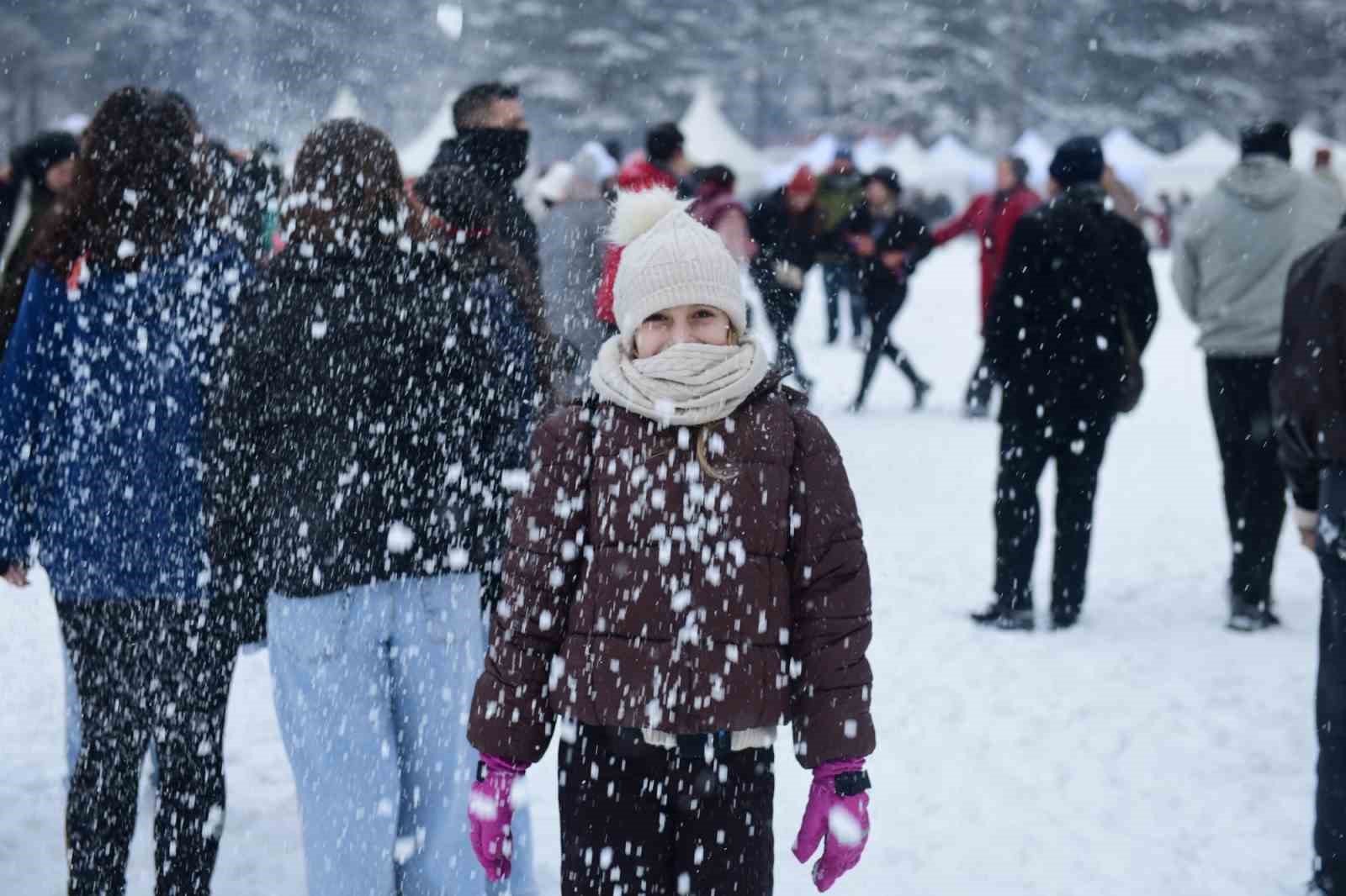 cocuklara-karne-hediyesi-kar-festivali