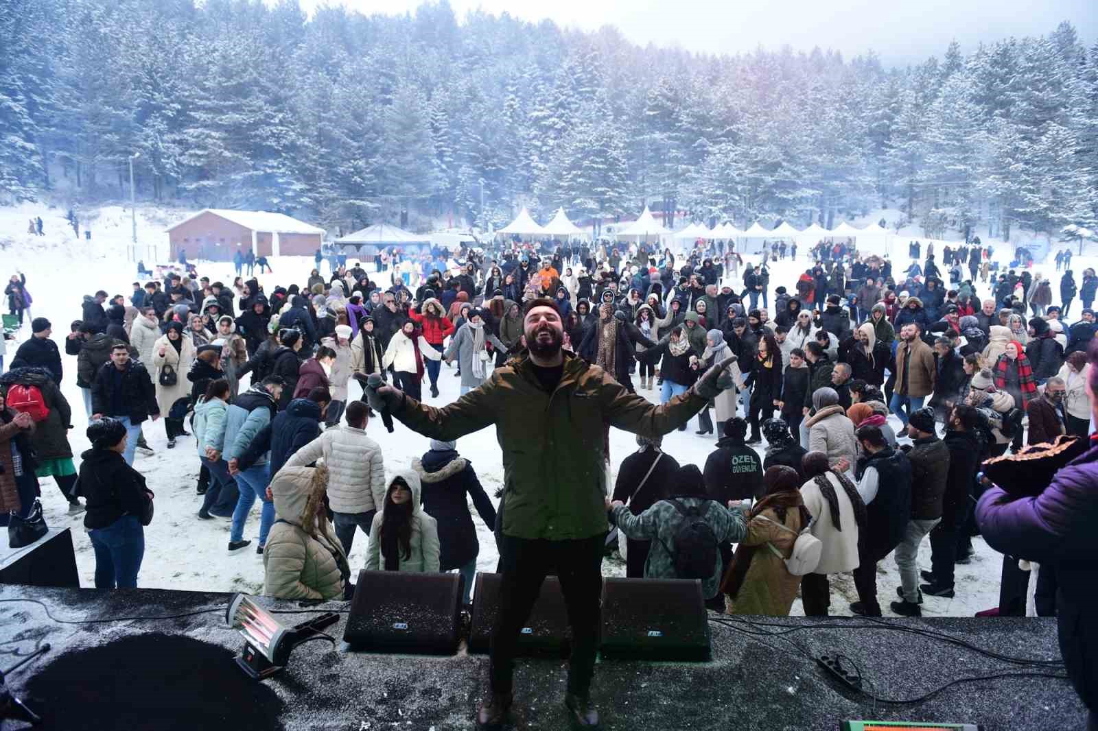 cocuklara-karne-hediyesi-kar-festivali