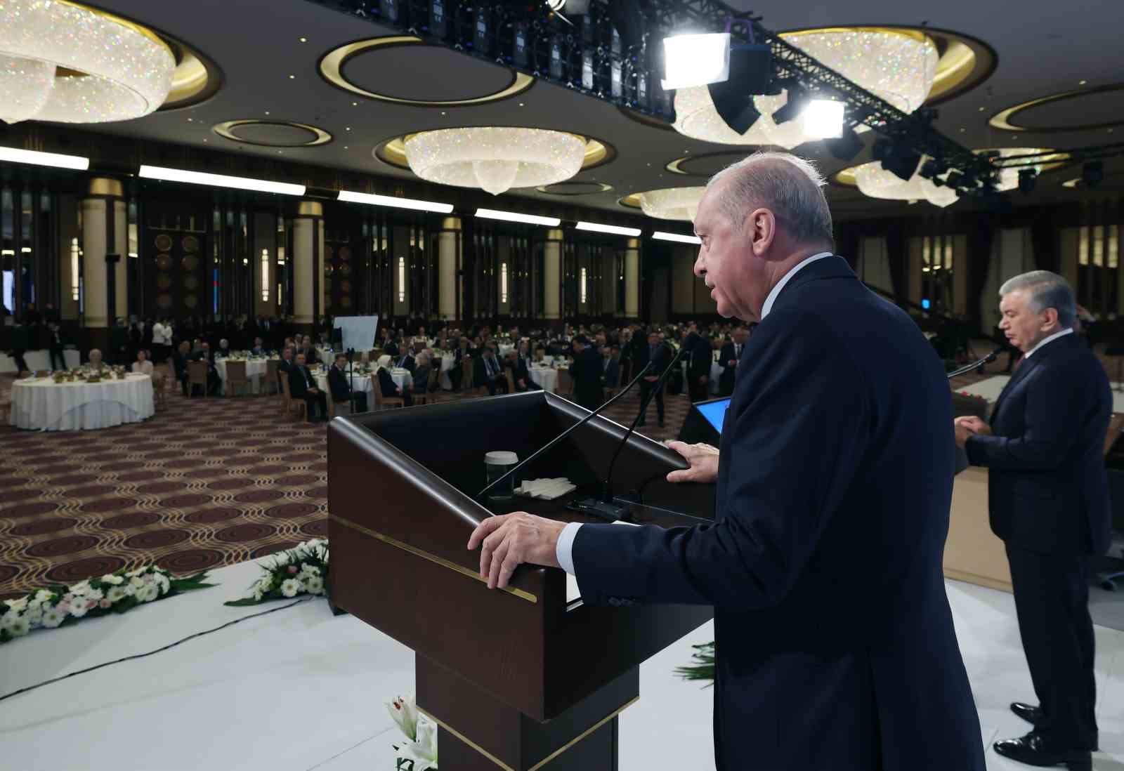 cumhurbaskani-erdogan-yurek-yurege-verdigimiz-muddetce-bulundugumuz-asra-turk-dunyasinin-muhrunu-vuracagimizdan-eminiz