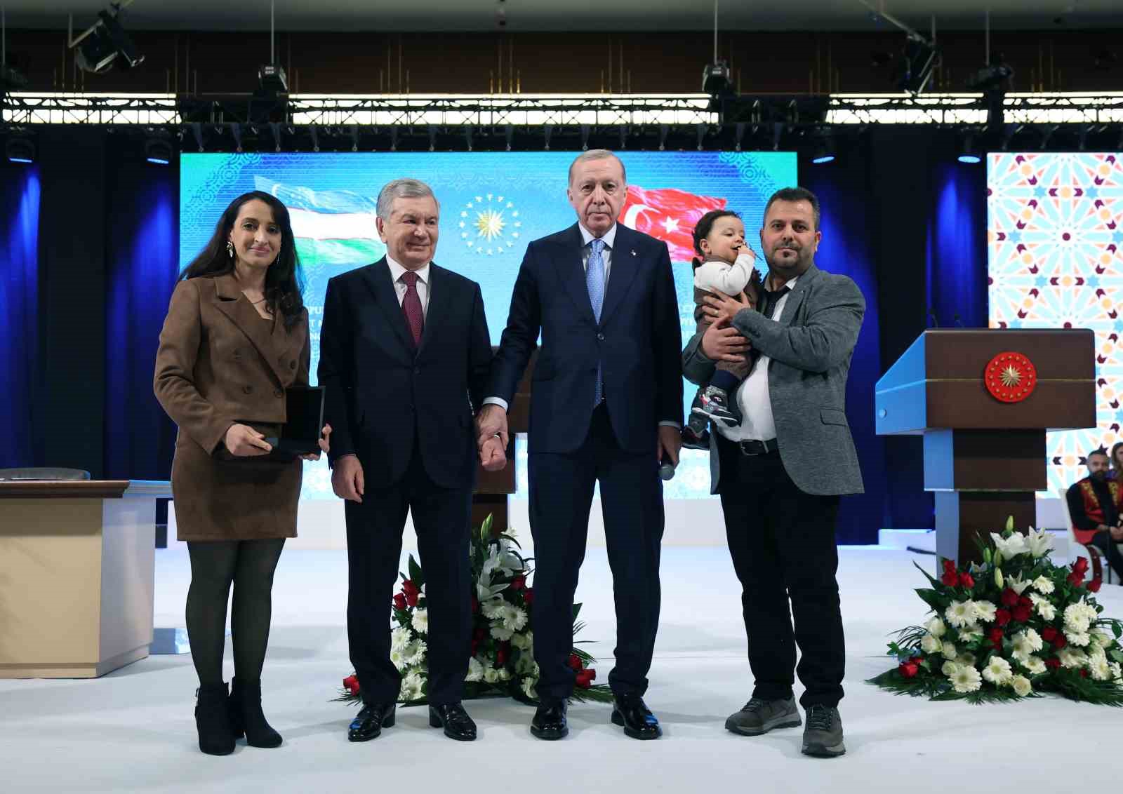 cumhurbaskani-erdogan-yurek-yurege-verdigimiz-muddetce-bulundugumuz-asra-turk-dunyasinin-muhrunu-vuracagimizdan-eminiz