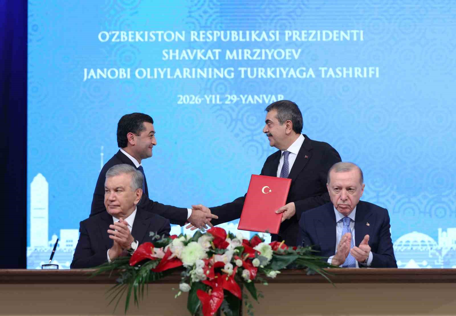 cumhurbaskani-erdogan-yurek-yurege-verdigimiz-muddetce-bulundugumuz-asra-turk-dunyasinin-muhrunu-vuracagimizdan-eminiz