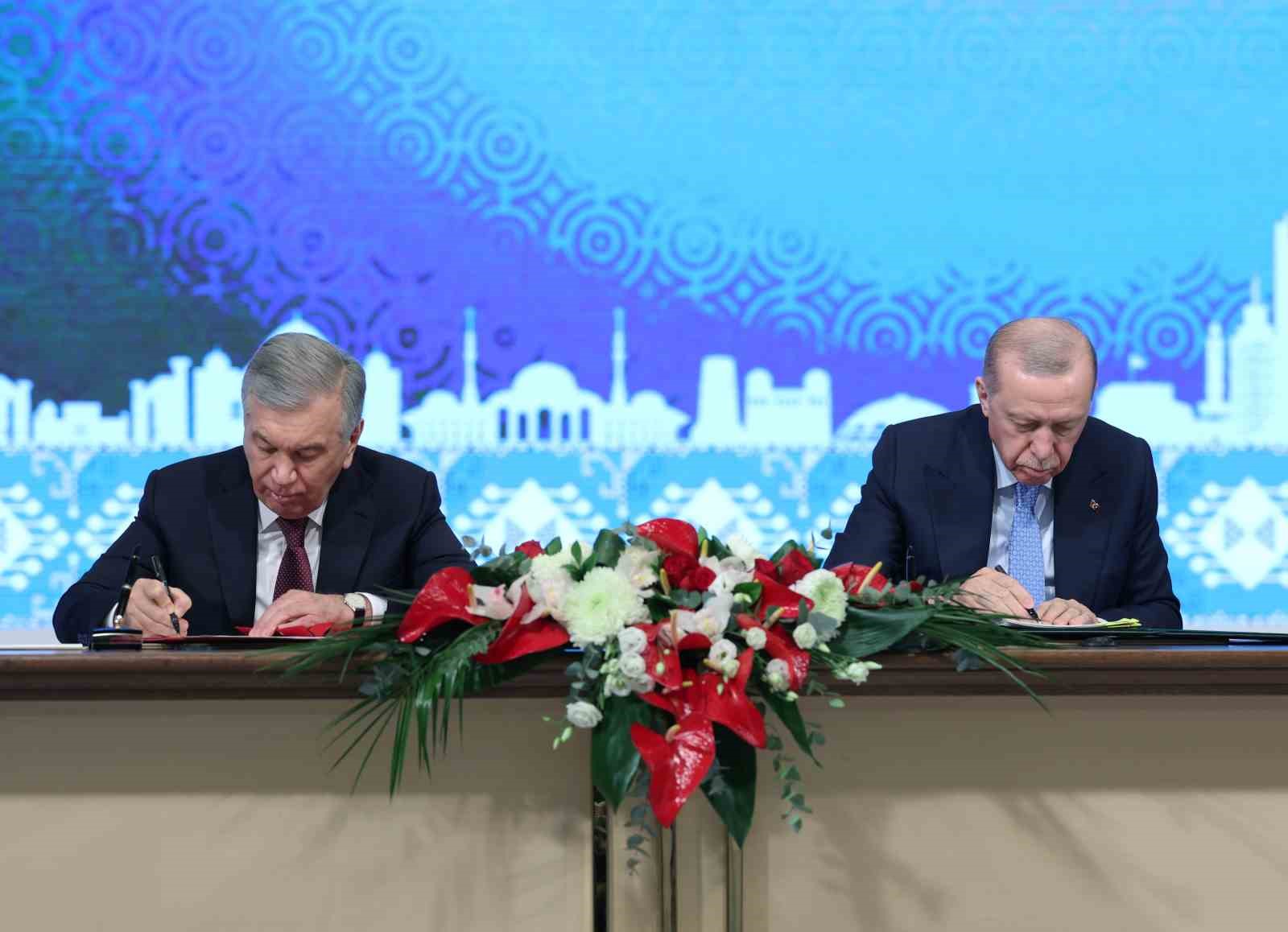cumhurbaskani-erdogan-yurek-yurege-verdigimiz-muddetce-bulundugumuz-asra-turk-dunyasinin-muhrunu-vuracagimizdan-eminiz