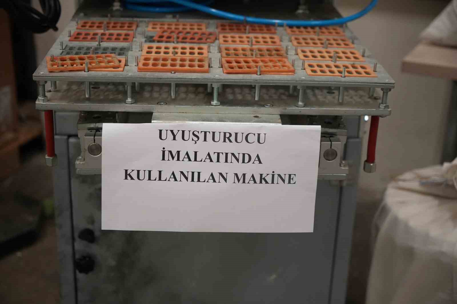 edirnede-evini-uyusturucu-imalathanesine-cevirmis-operasyonda-117-kilo-uyusturucu-ele-gecirildi