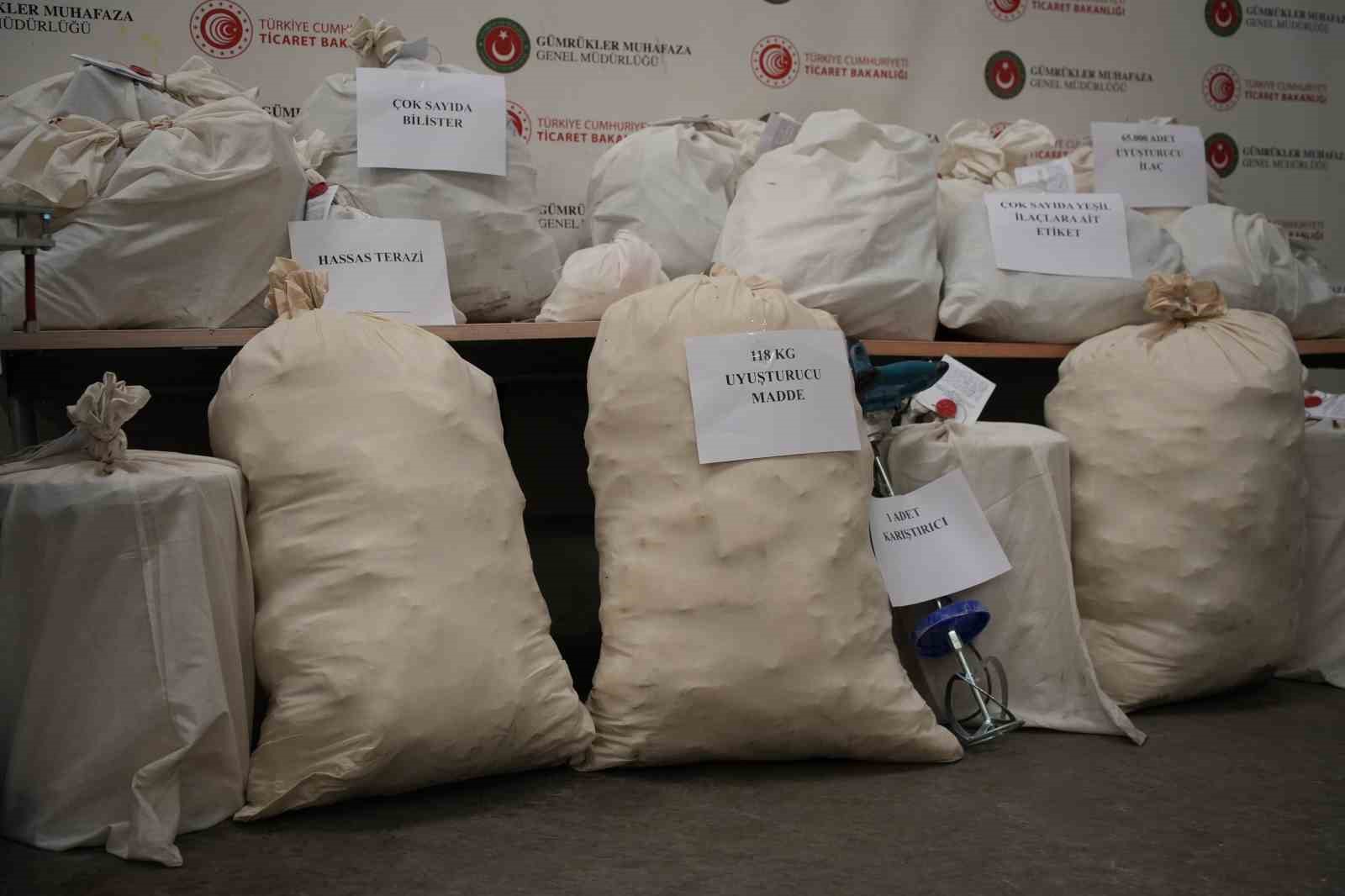 edirnede-evini-uyusturucu-imalathanesine-cevirmis-operasyonda-117-kilo-uyusturucu-ele-gecirildi