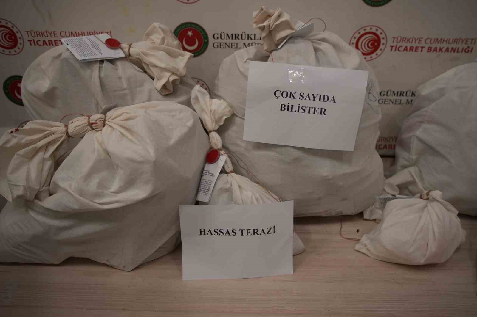 edirnede-evini-uyusturucu-imalathanesine-cevirmis-operasyonda-117-kilo-uyusturucu-ele-gecirildi
