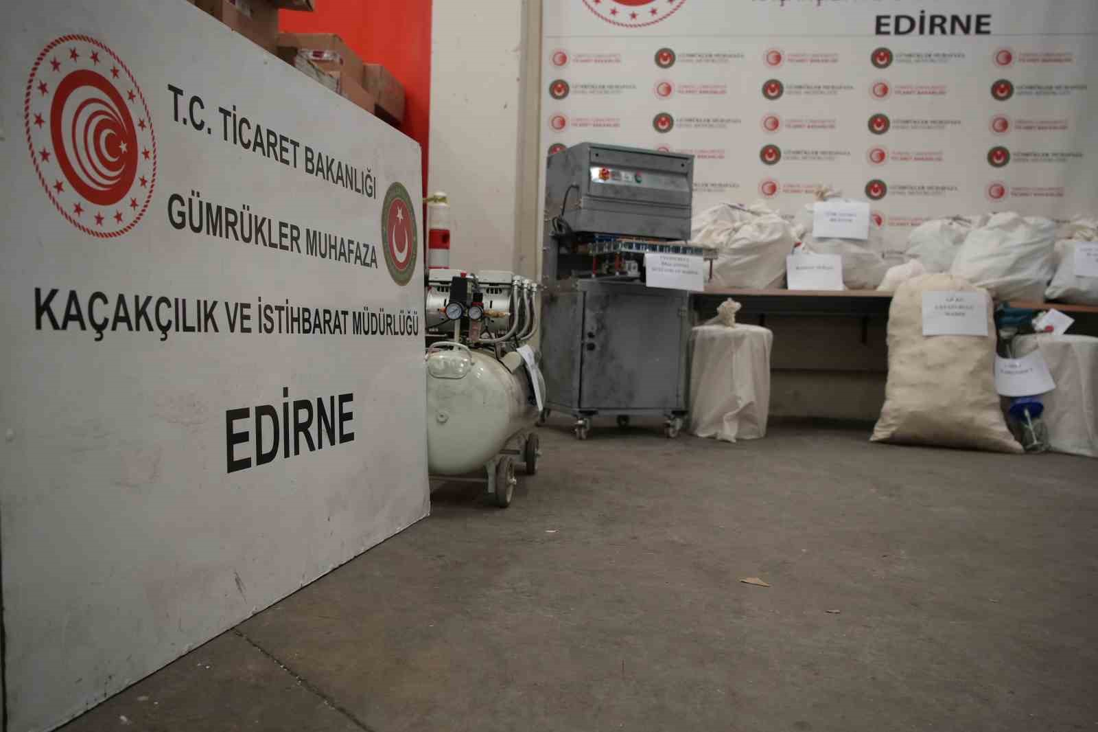 edirnede-evini-uyusturucu-imalathanesine-cevirmis-operasyonda-117-kilo-uyusturucu-ele-gecirildi