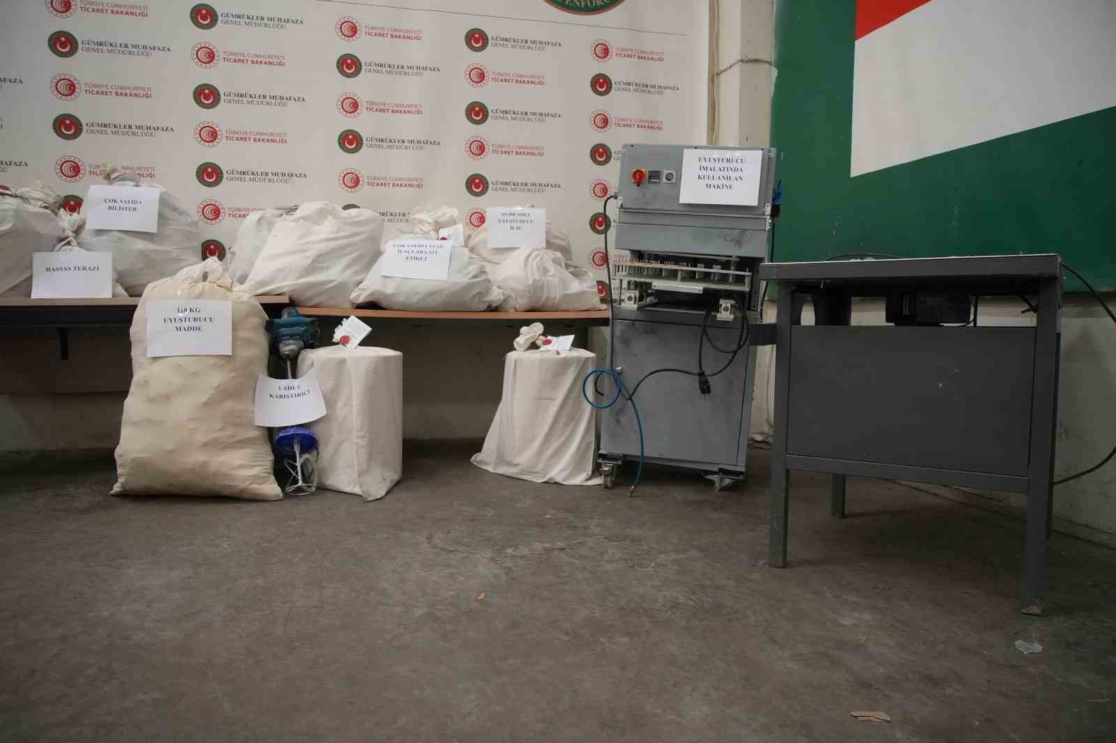 edirnede-evini-uyusturucu-imalathanesine-cevirmis-operasyonda-117-kilo-uyusturucu-ele-gecirildi