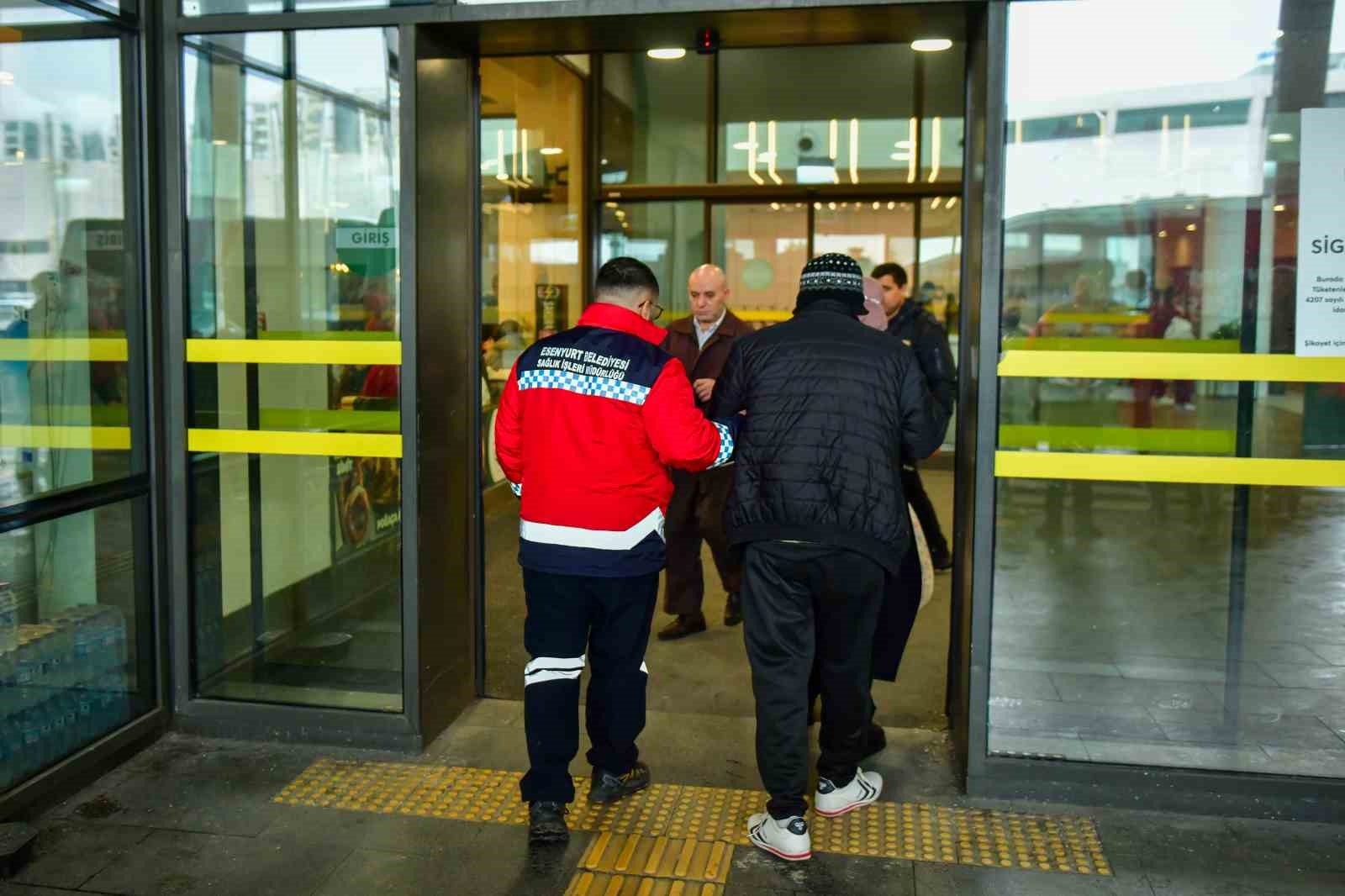 esenyurtta-ambulansla-hasta-nakil-hizmeti-araliksiz-suruyor