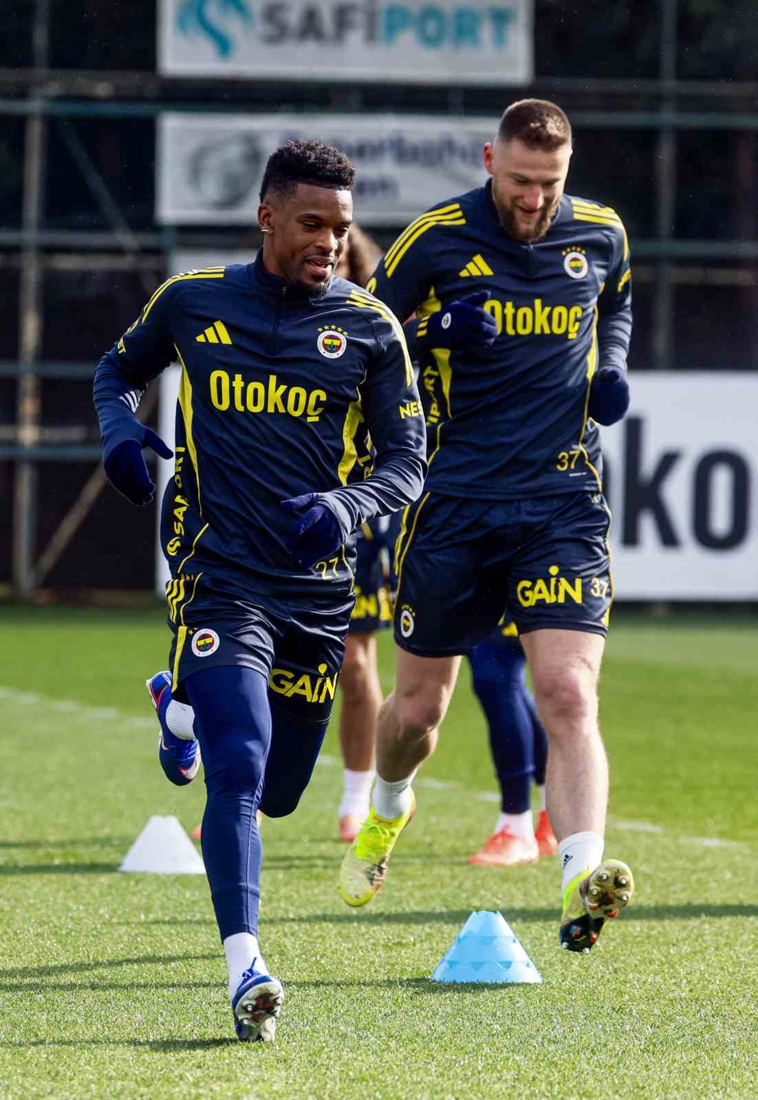 fenerbahce-alanyaspor-maci-hazirliklarini-tamamladi