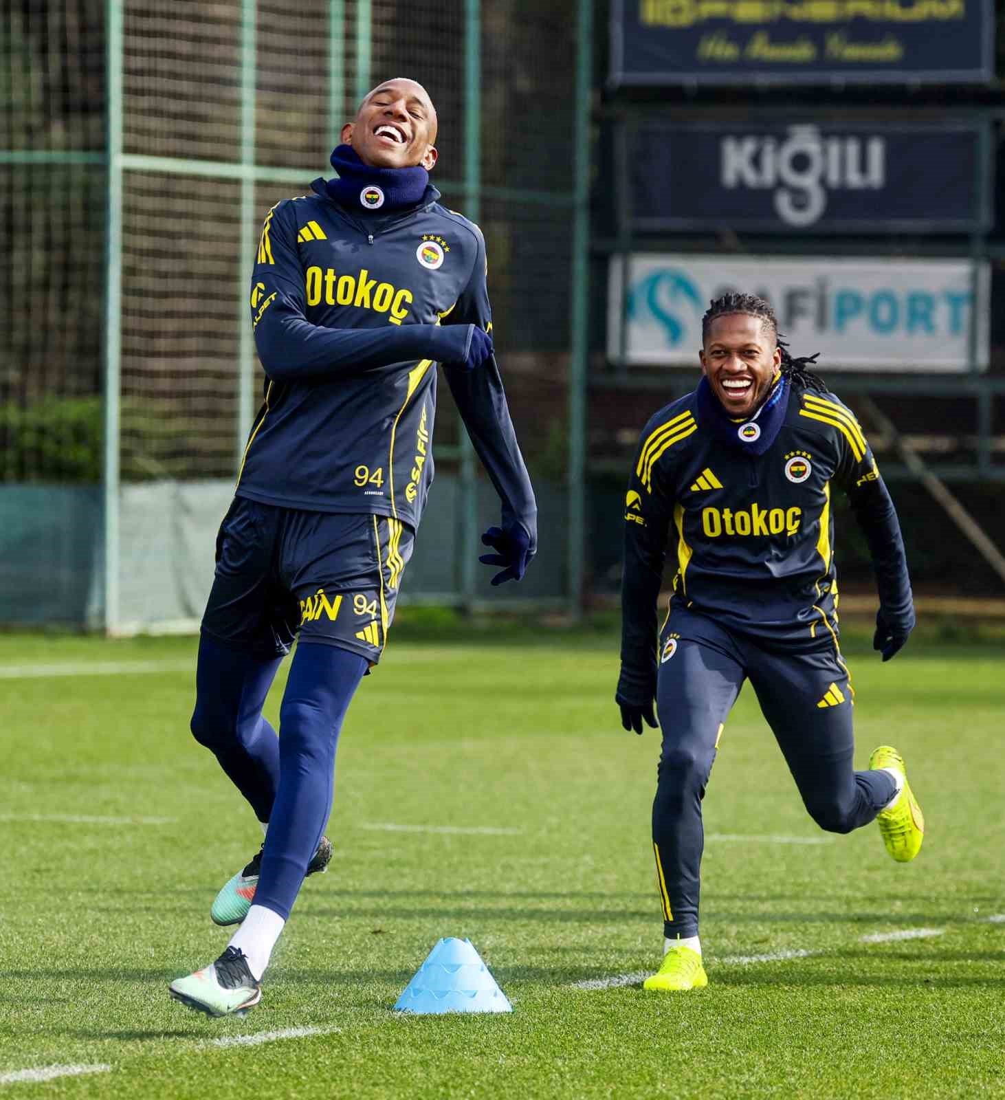 fenerbahce-alanyaspor-maci-hazirliklarini-tamamladi