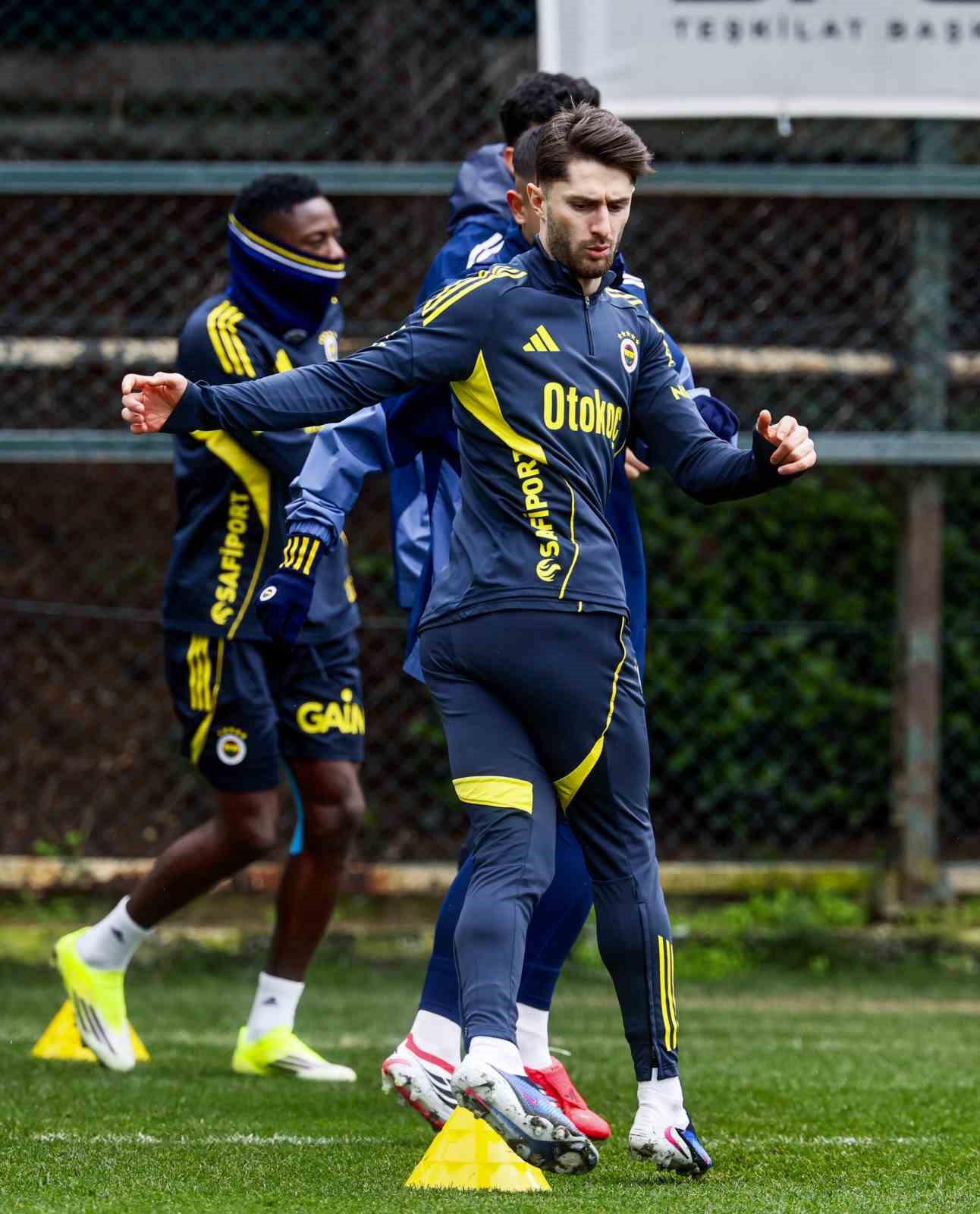 fenerbahce-alanyaspor-maci-hazirliklarini-tamamladi