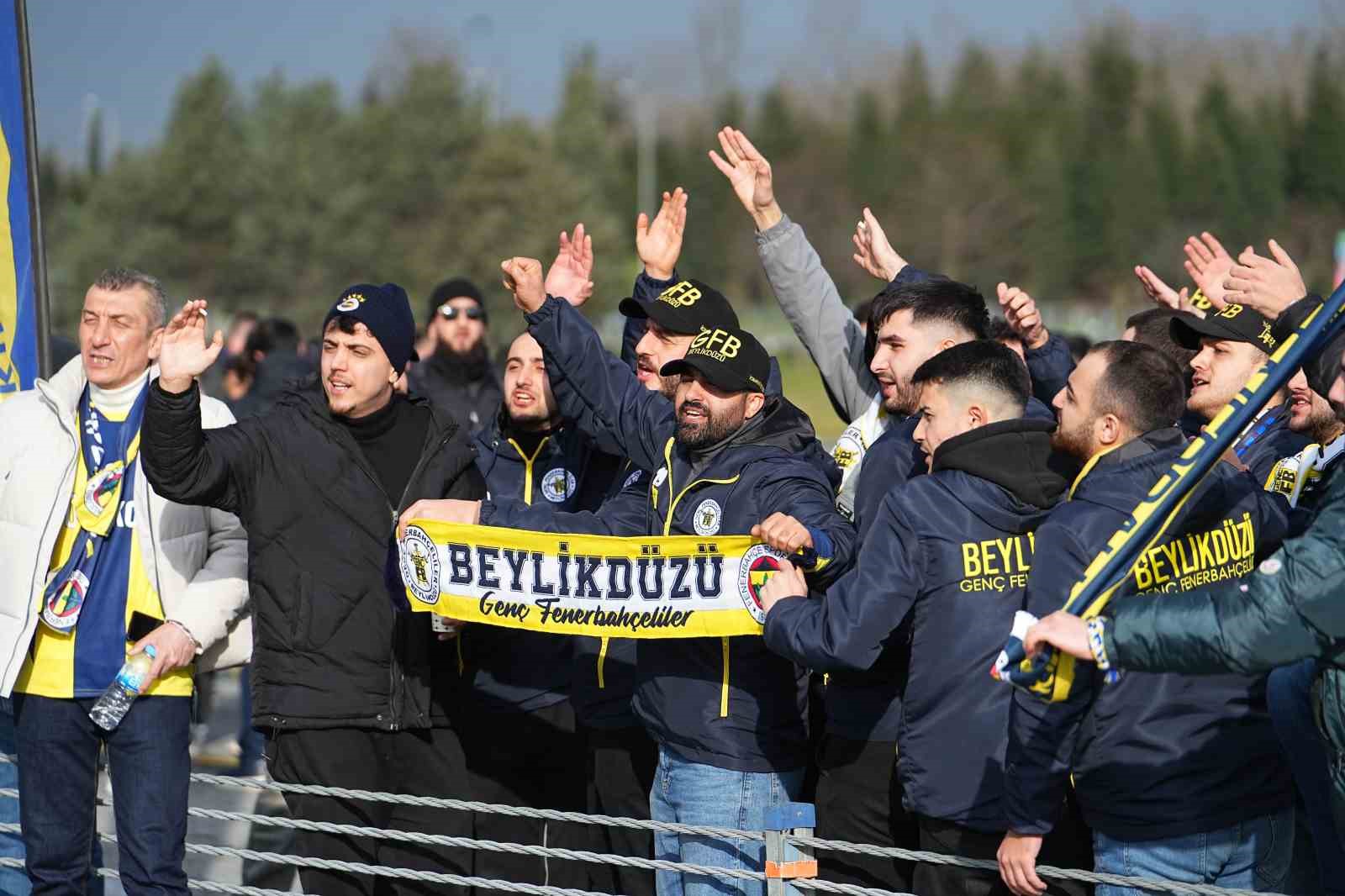 fenerbahceli-taraftarlar-super-kupa-finali-icin-stada-geldi