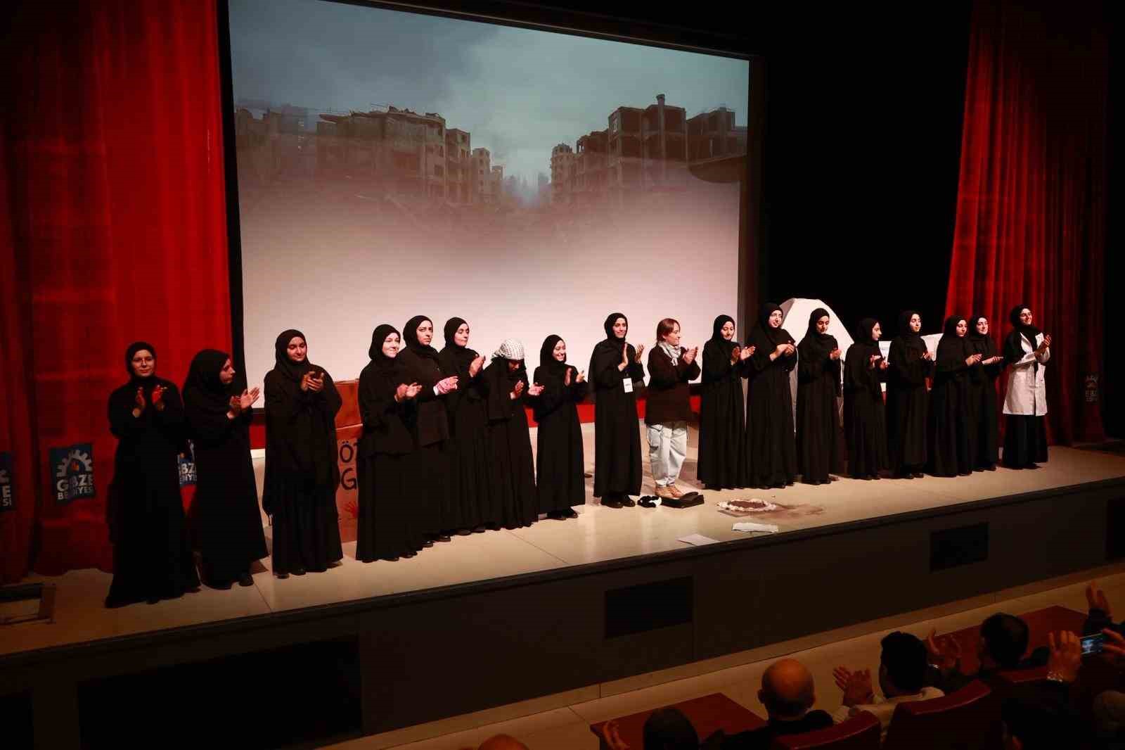 gebzede-gazzenin-kadinlari-oyunu-sahnelendi