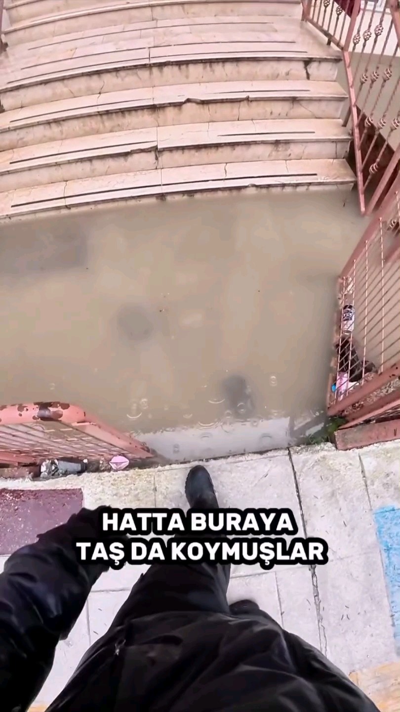 gole-donen-yollarda-direksiyon-basindaki-motokurye-yasadiklarini-kayda-aldi