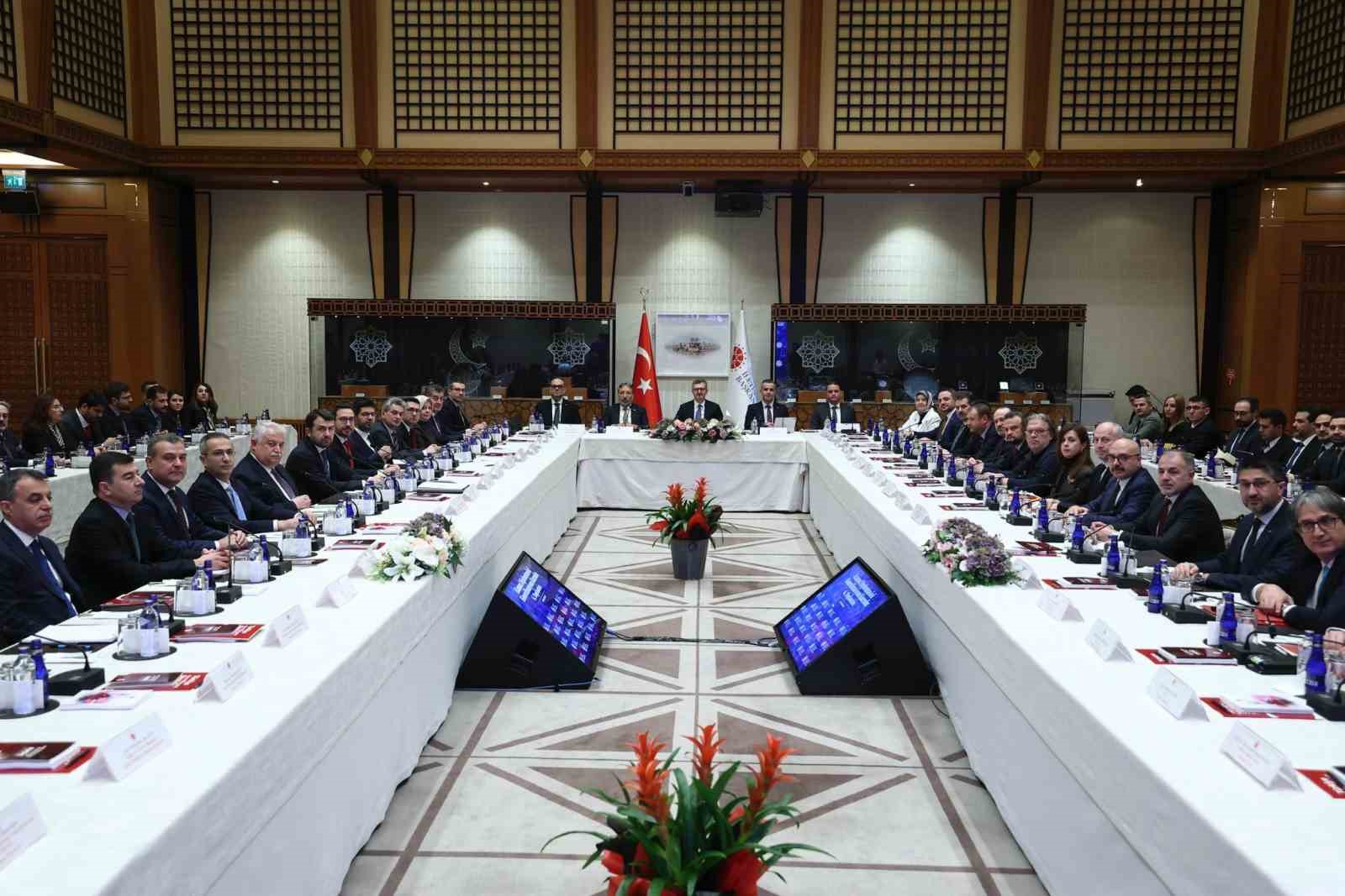 iletisim-baskani-duran-kamu-diplomasisi-iletisimin-silah-gibi-kullanildigi-bir-cagda-cok-kritik