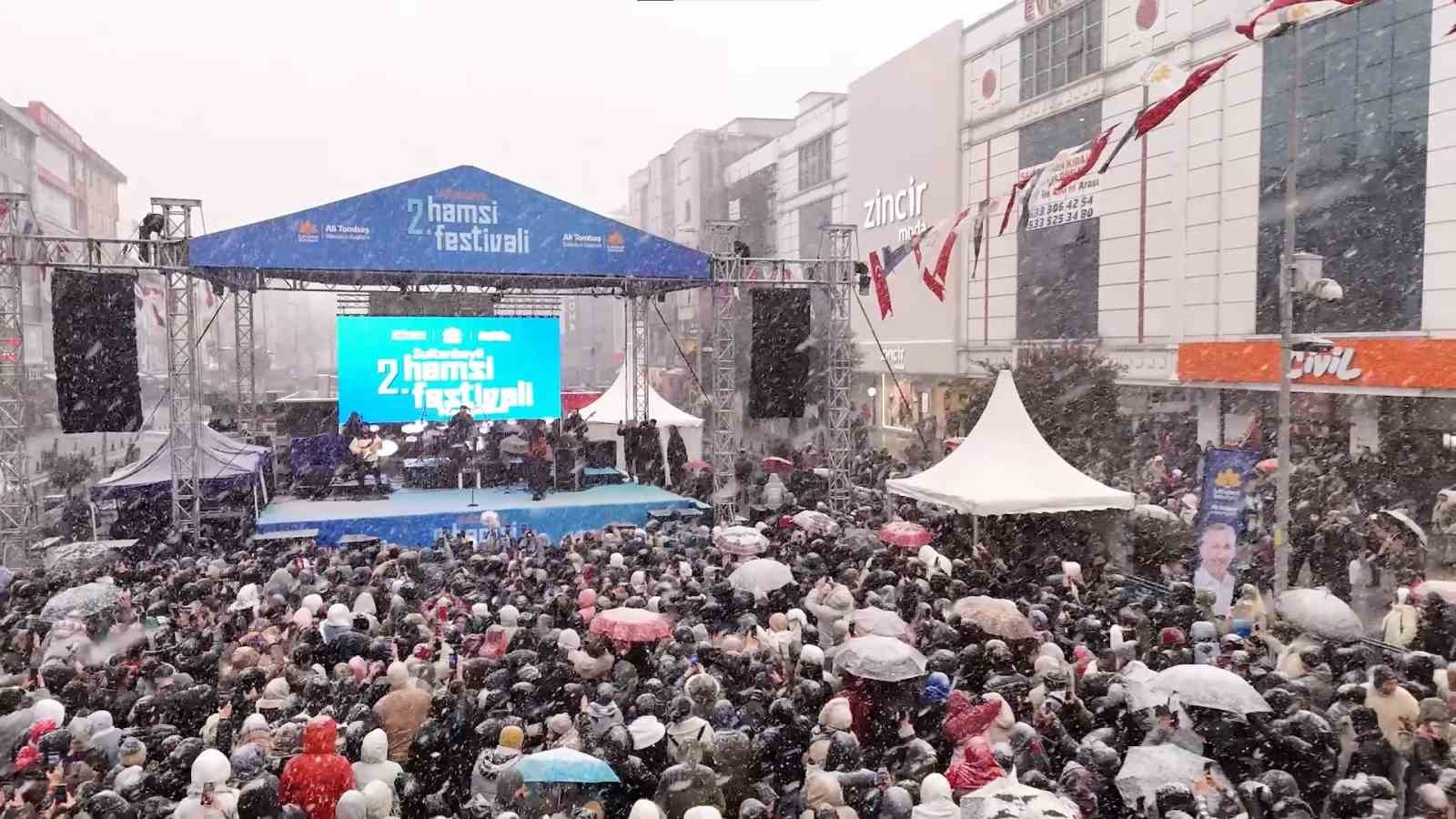 istanbullular-eksi-derecede-kar-altinda-horon-teptiler