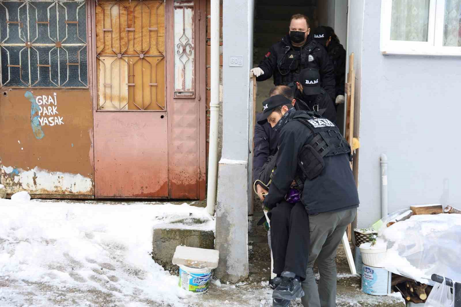 kardan-yolu-kapanan-hastaya-buyuksehir-ekipleri-yetisti