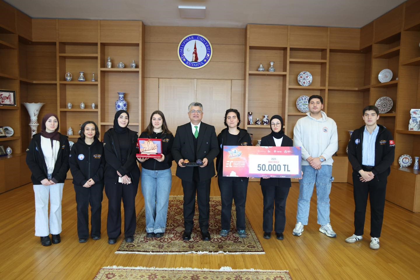 rektor-kiziltoprak-duscart-ogrenci-takimini-agirladi