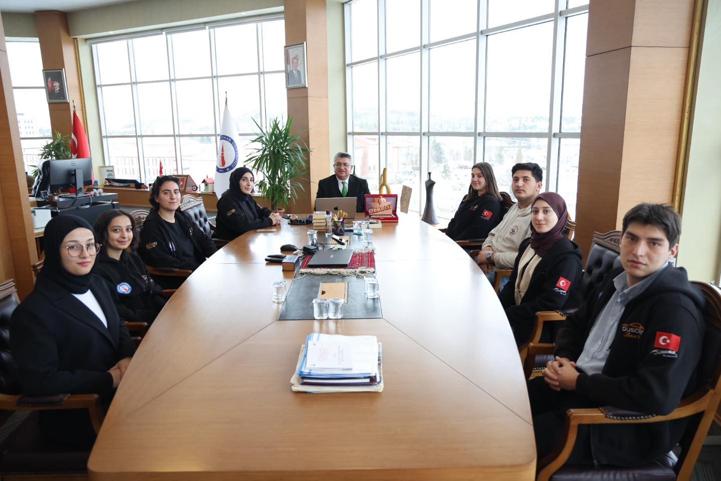 rektor-kiziltoprak-duscart-ogrenci-takimini-agirladi