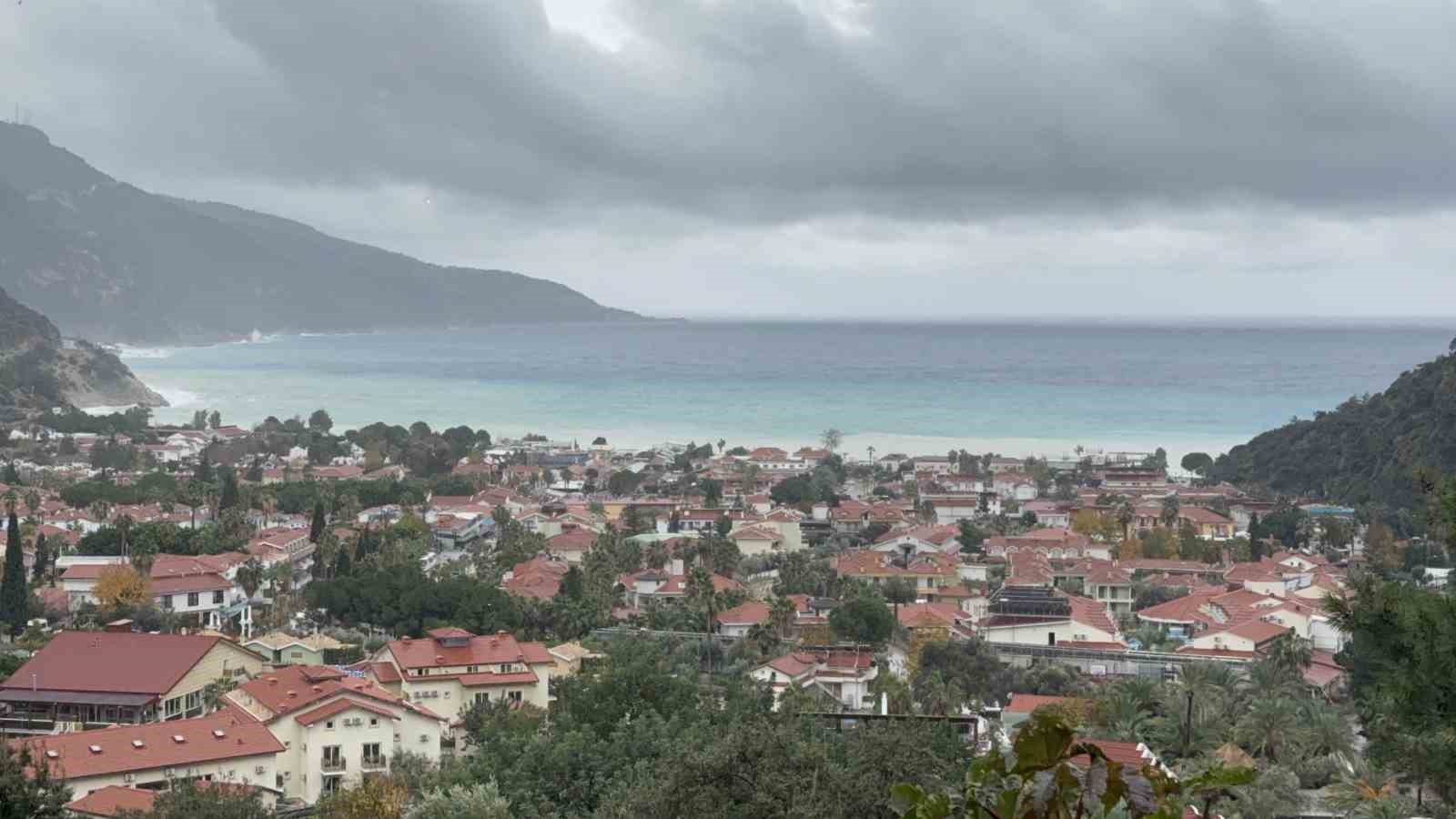 saganak-yagis-oludenizin-rengini-degistirdi