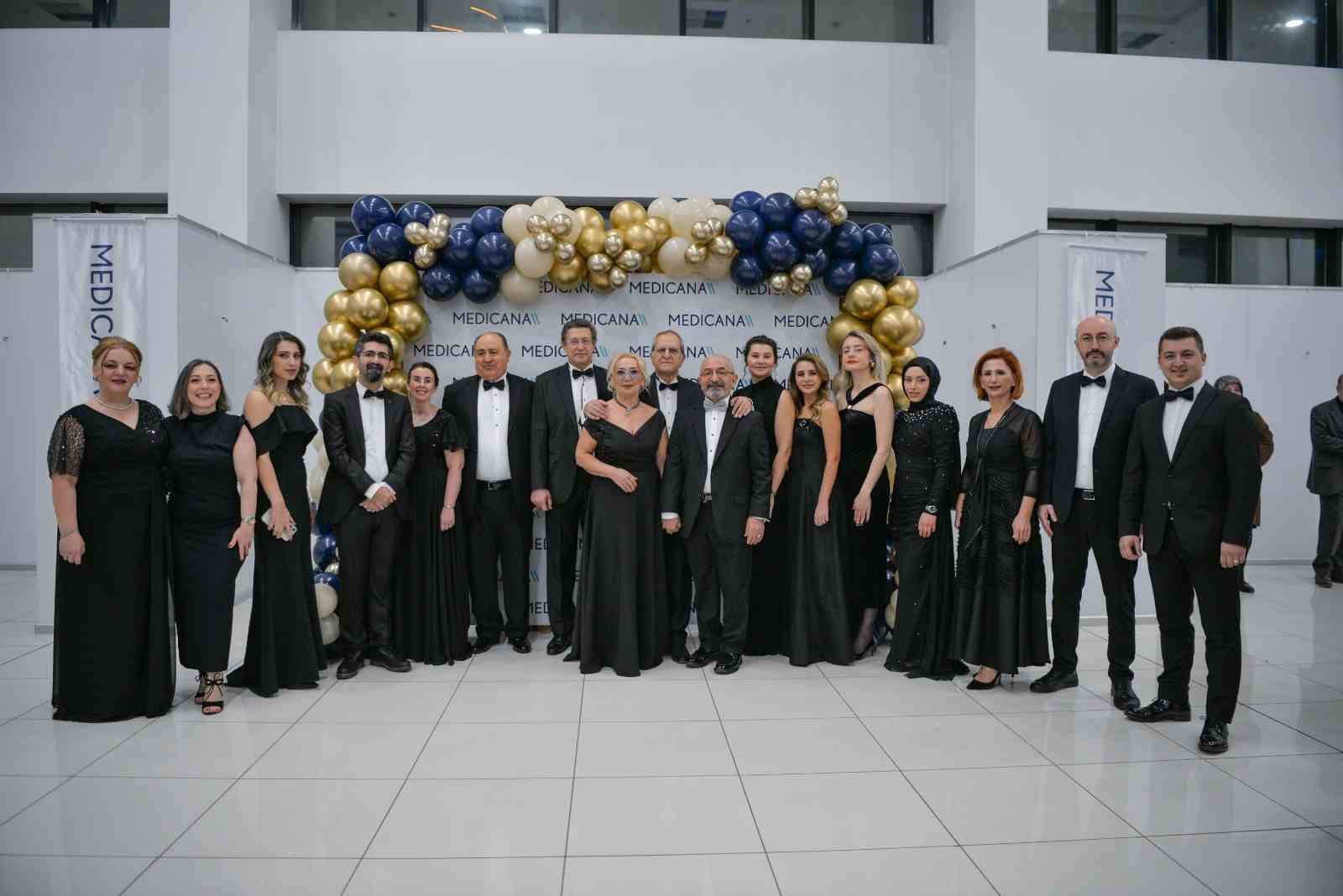 saglik-calisanlarindan-bursali-sanatseverlere-unutulmaz-konser