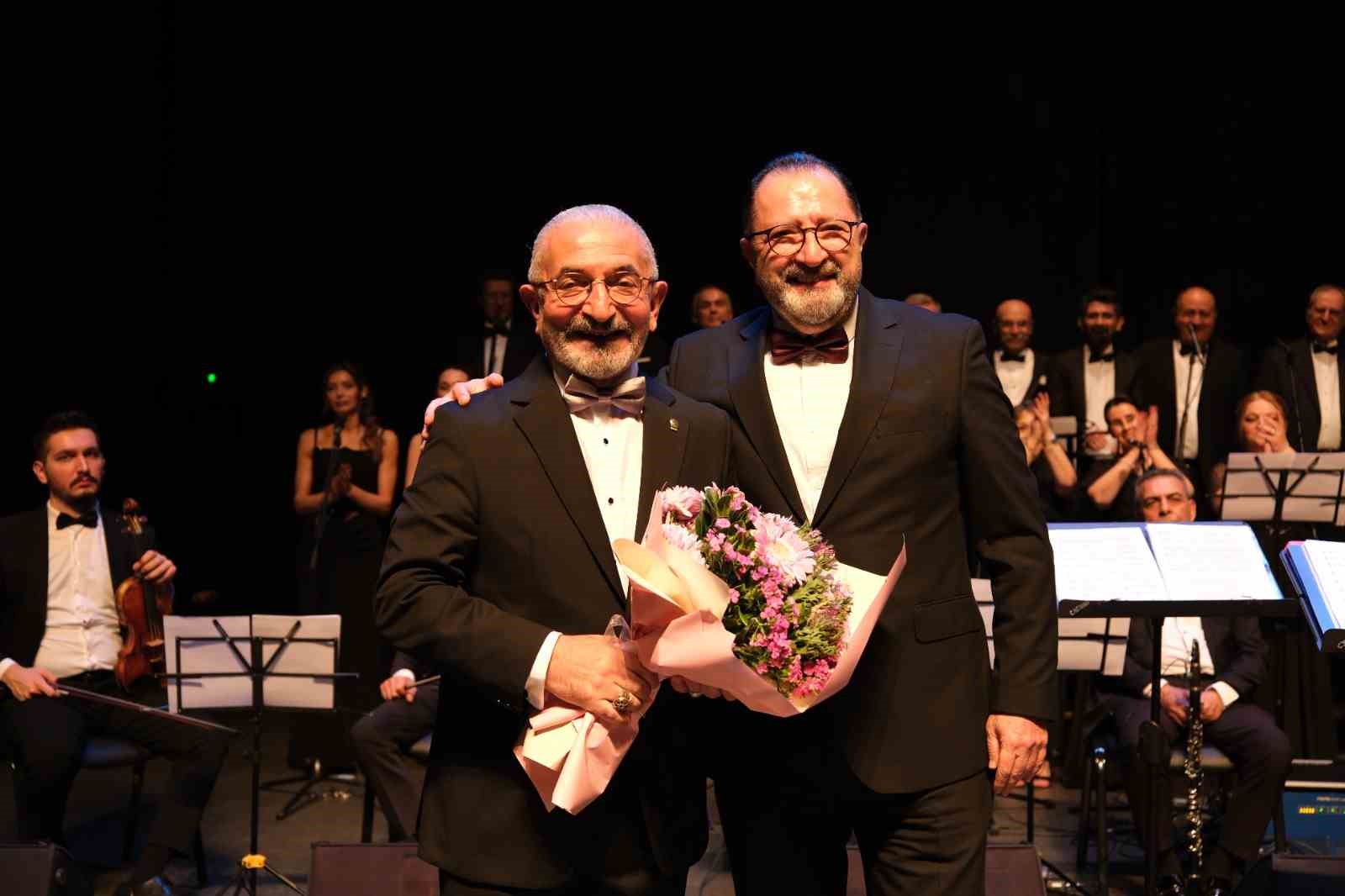 saglik-calisanlarindan-bursali-sanatseverlere-unutulmaz-konser