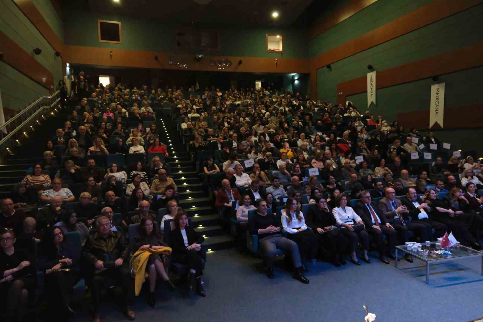 saglik-calisanlarindan-bursali-sanatseverlere-unutulmaz-konser