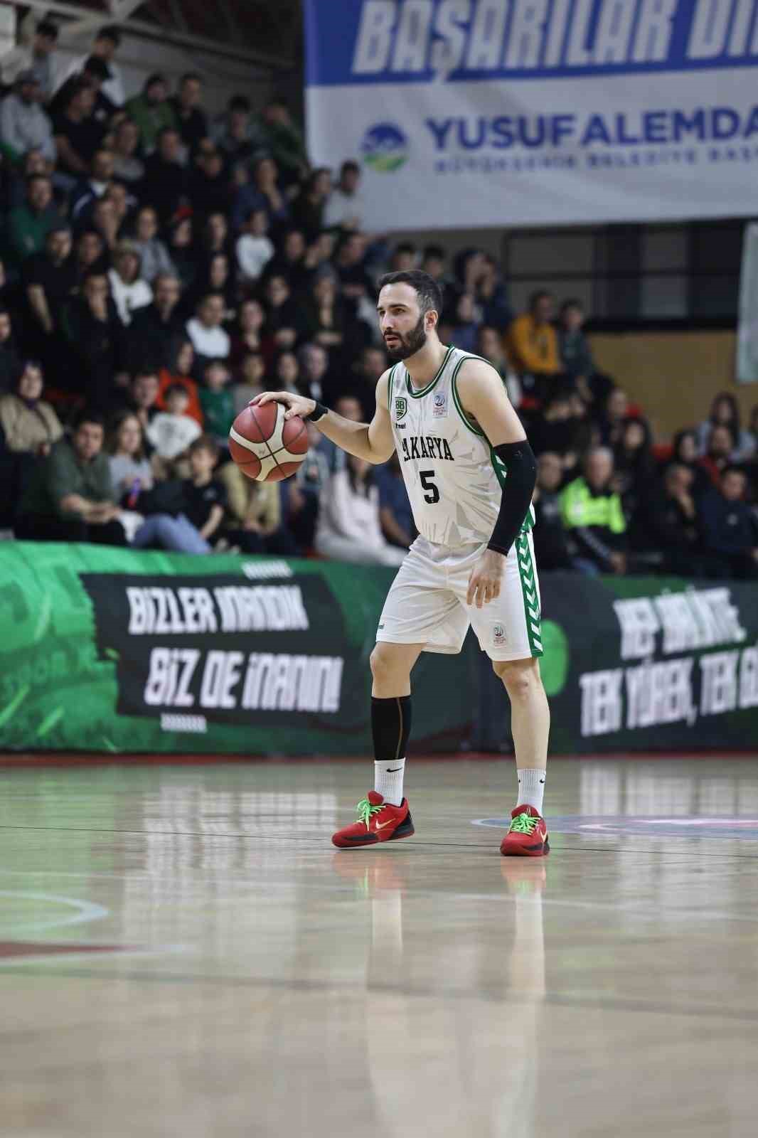 sakarya-buyuksehir-basketbol-galibiyet-serisini-12ye-cikardi