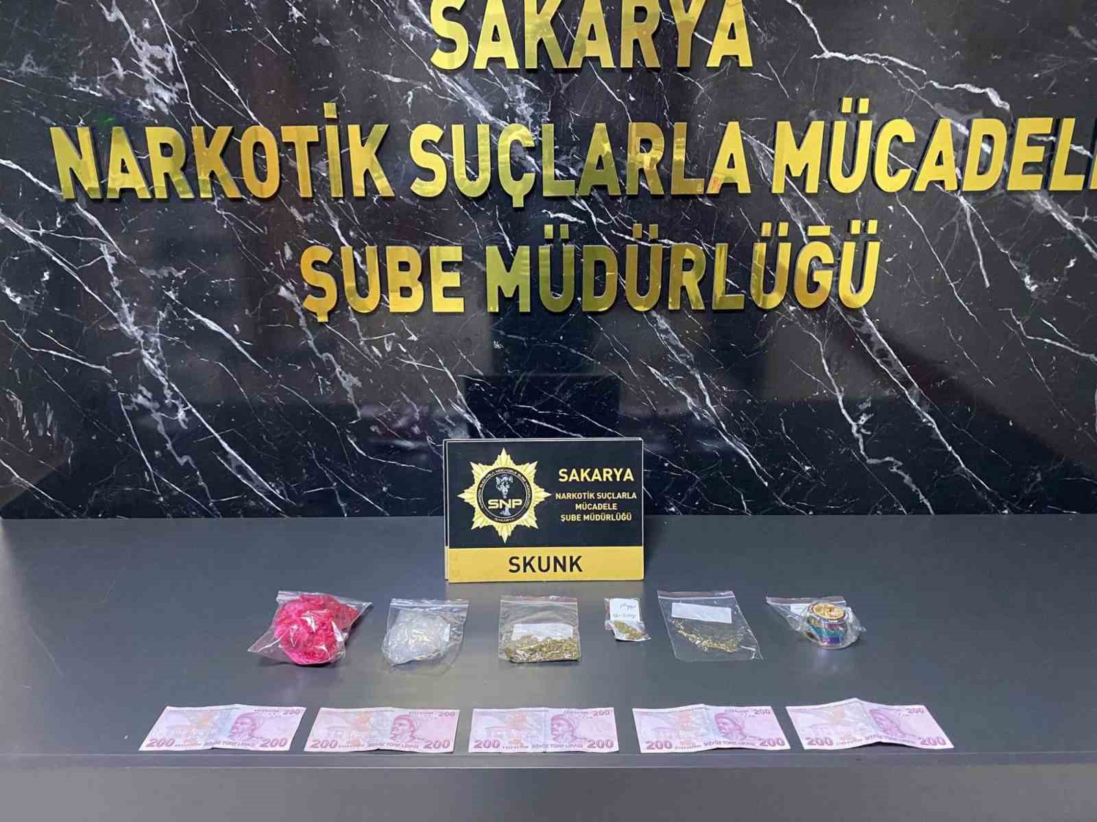 sakaryada-15-kilo-bonzai-uretilebilecek-hammadde-ele-gecirildi