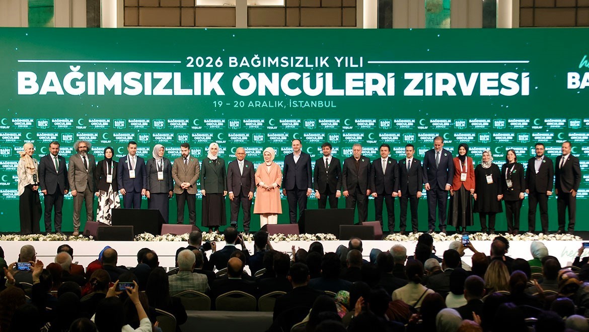 subu-yesilay-toplulugu-ogrencileri-bagimsizlik-onculeri-zirvesinde-yer-aldi